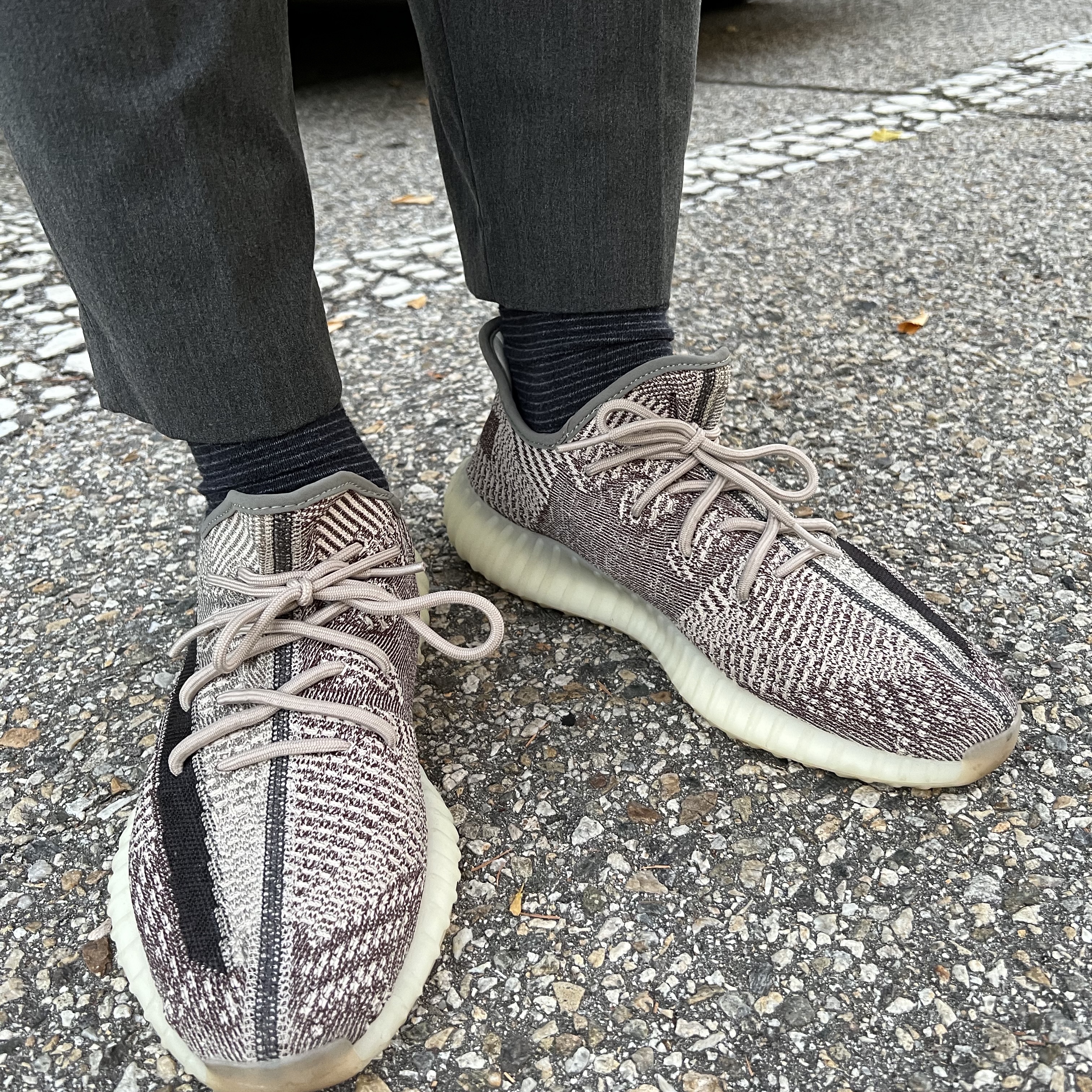 Adidas Yeezy Boost 350 V2 Black - Non-Reflective, Adidas Yeezy Boost 350 V2 Zyon 착용 스타일 - 2