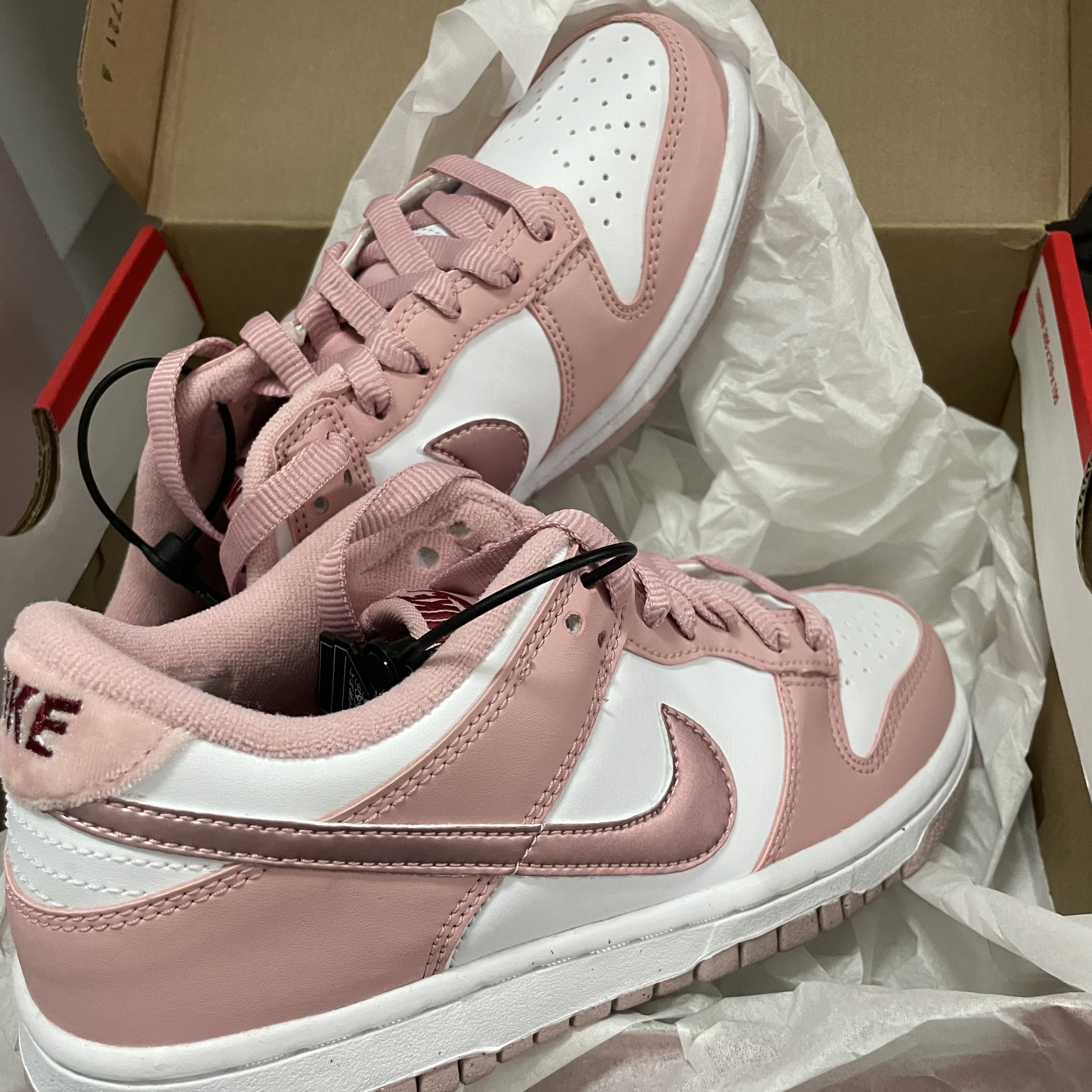 (GS) Nike Dunk Low Pink Velvet 착용 스타일 - 2