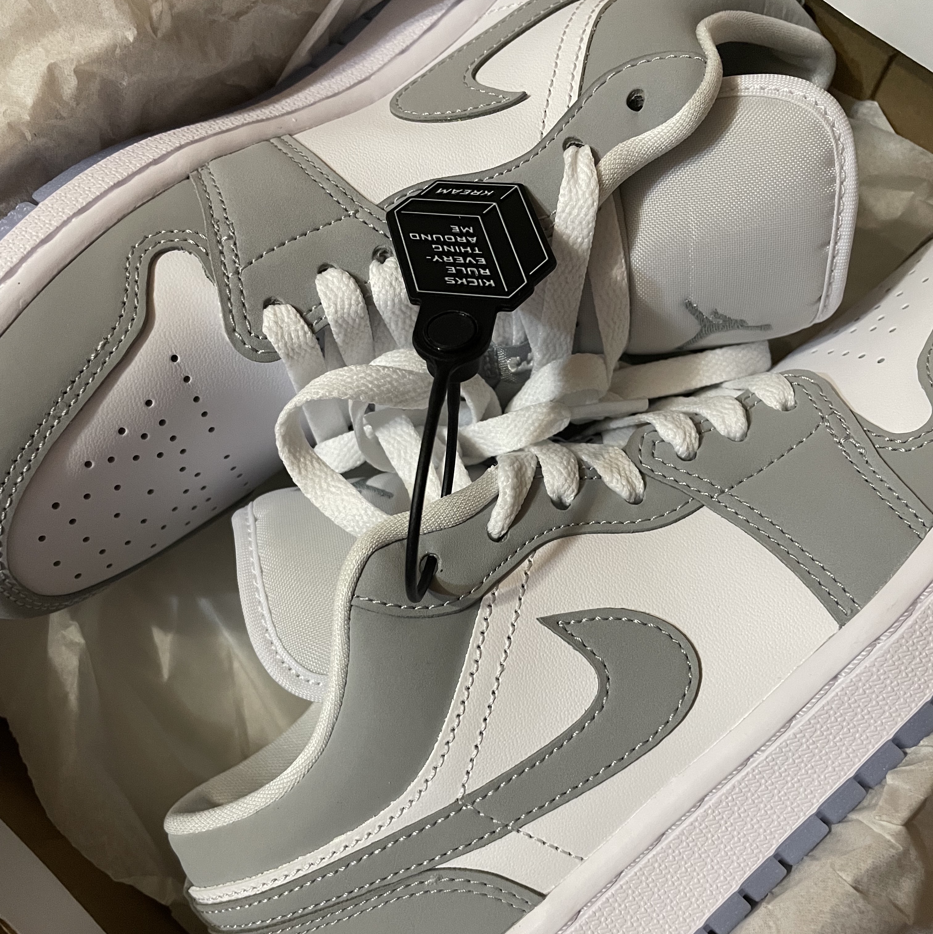 (W) Jordan 1 Low White Wolf Grey 착용 스타일 - 1