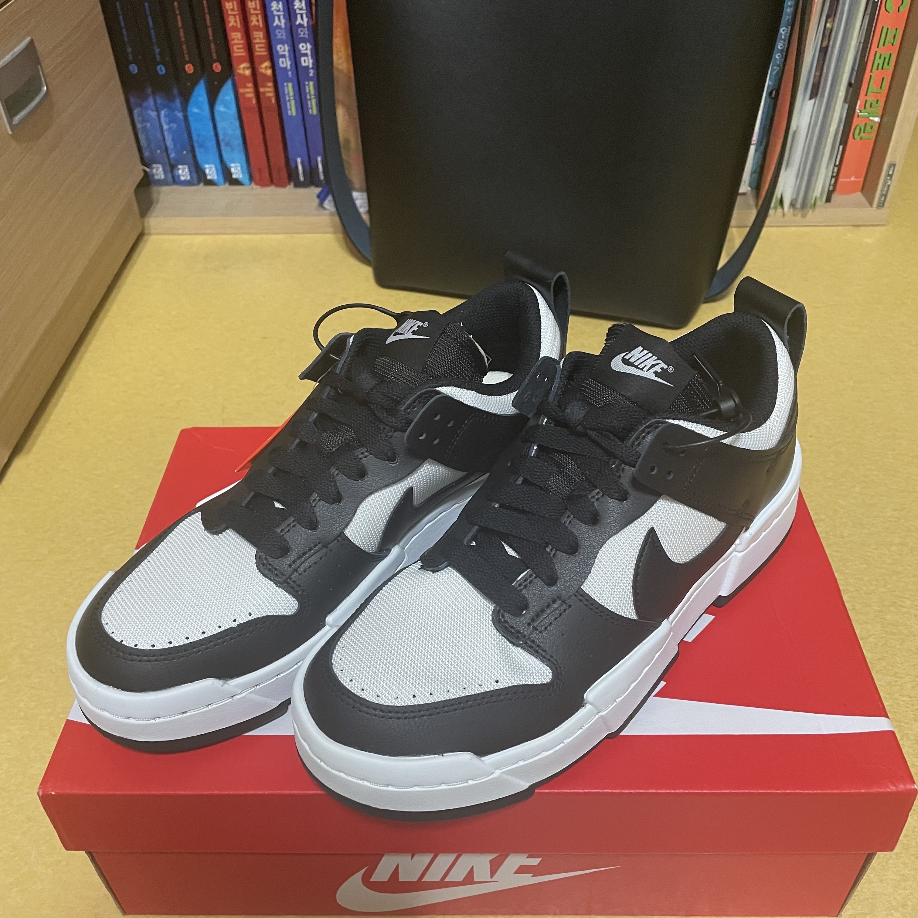 (W) Nike Dunk Low Disrupt Black White 착용 스타일