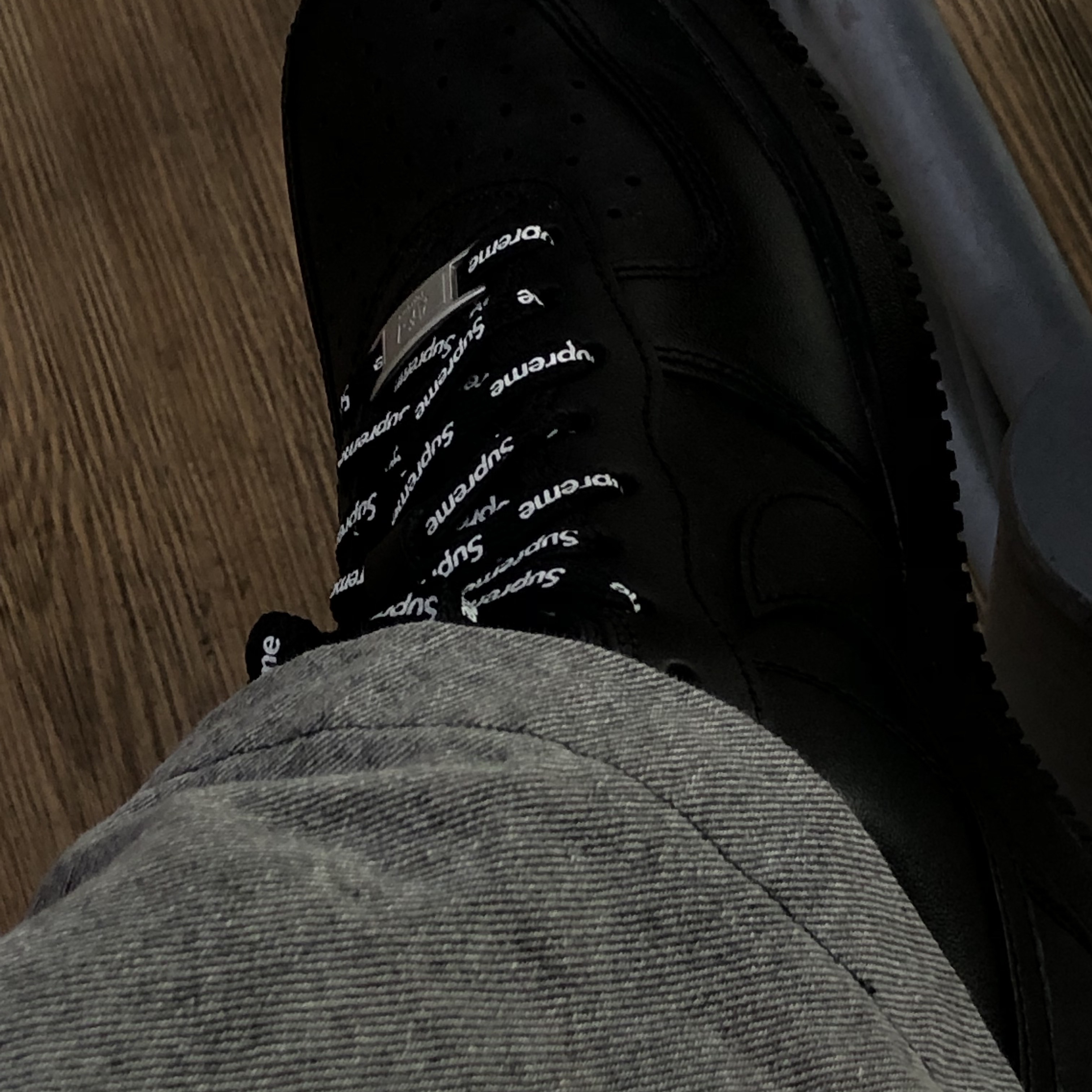 Nike x Supreme Air Force 1 Low Black 착용 스타일