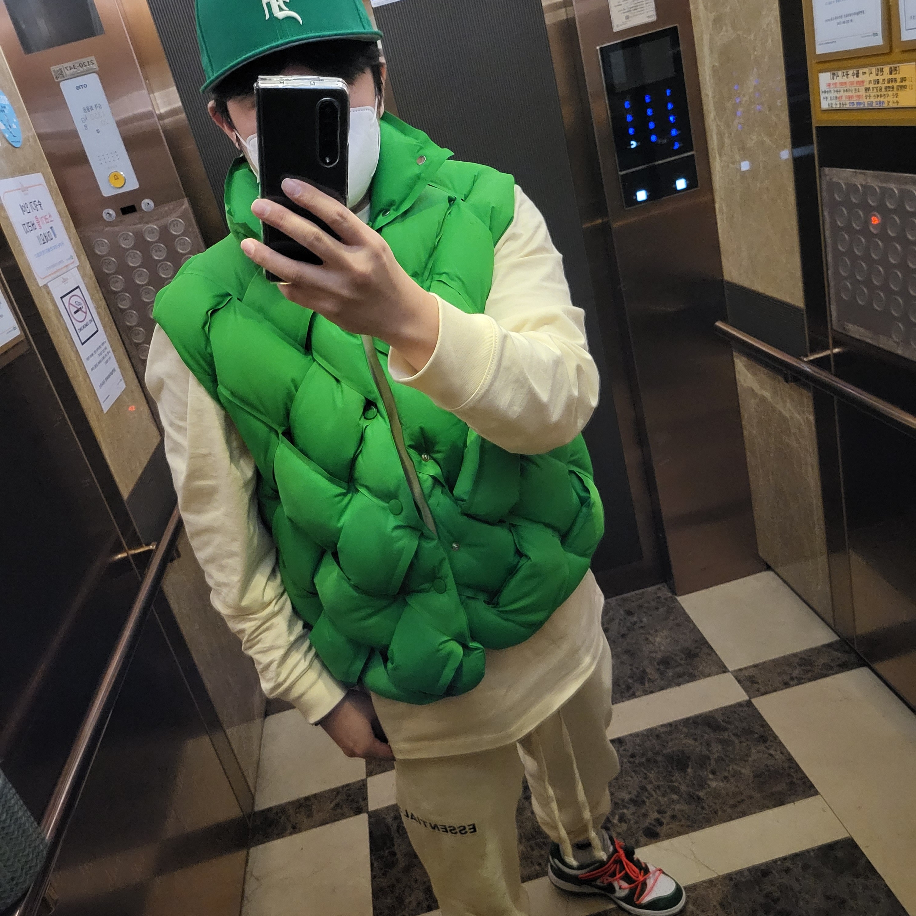 Essentials Long Sleeve T-Shirt Cream - 21SS, Nike x Off-White Dunk Low Pine Green 착용 스타일