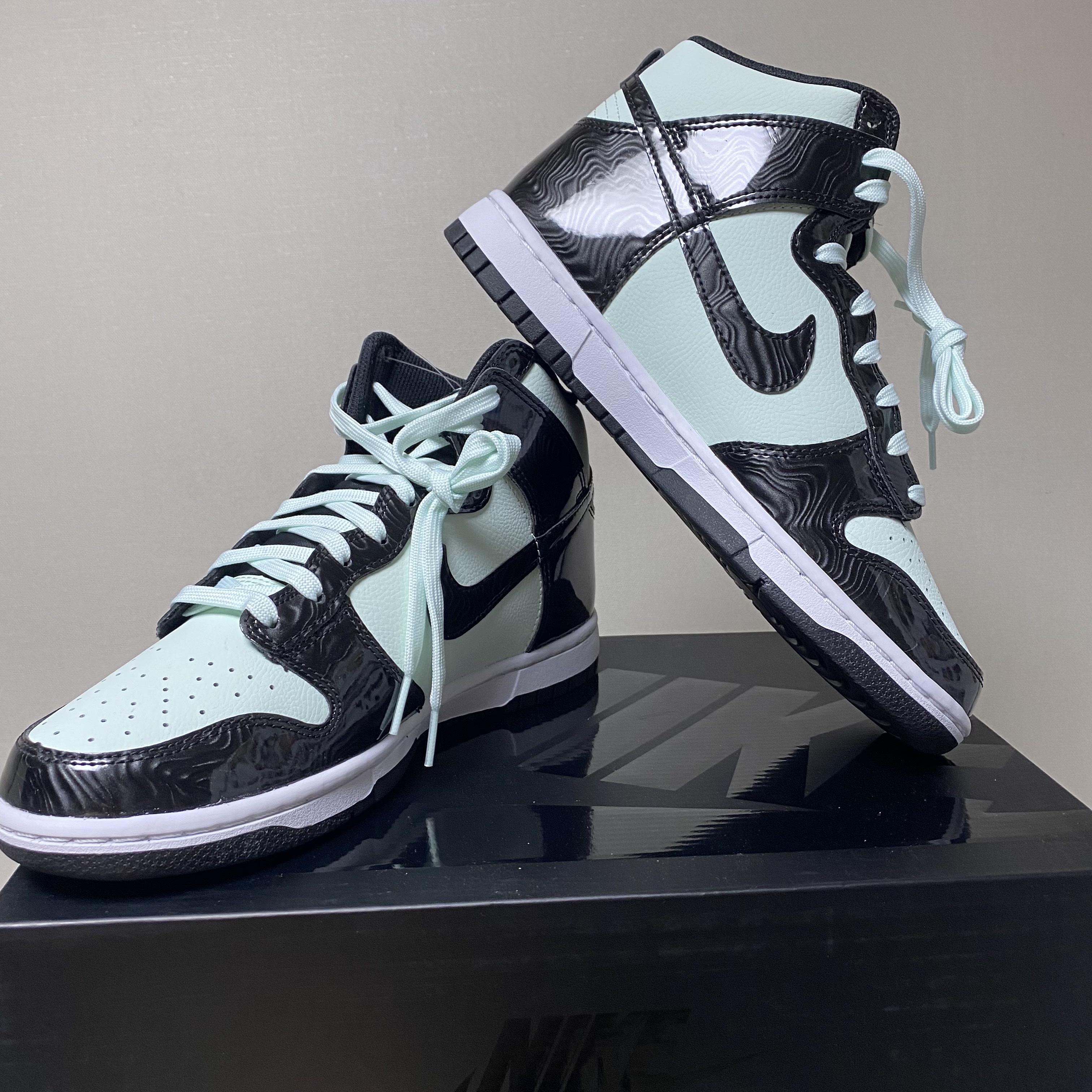 Nike Dunk High Barely Green 착용 스타일