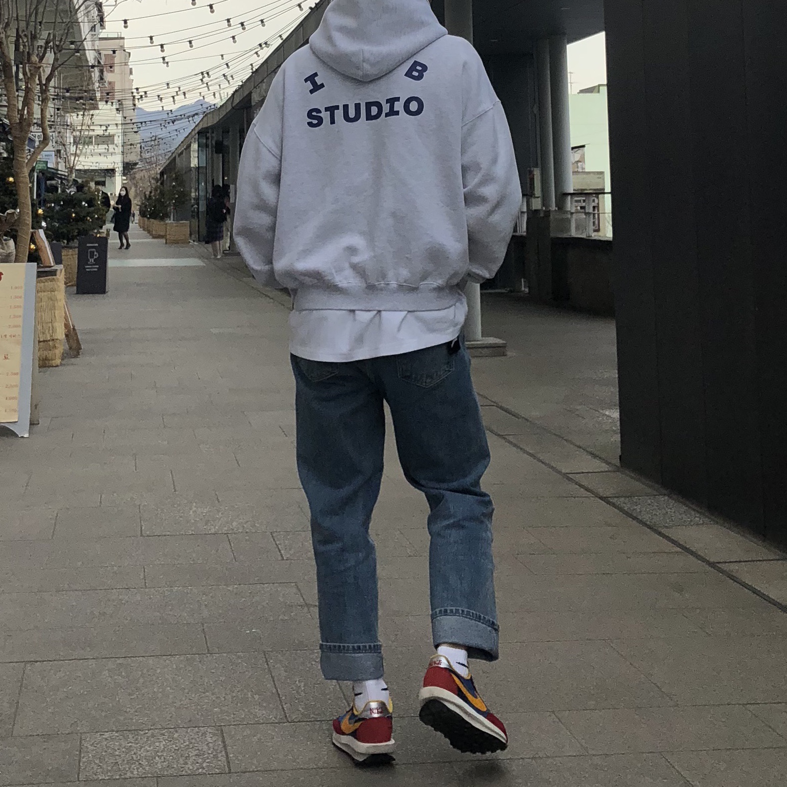 Nike x Sacai LDWaffle Blue Multi, IAB Studio Hoodie Light Gray 착용 스타일