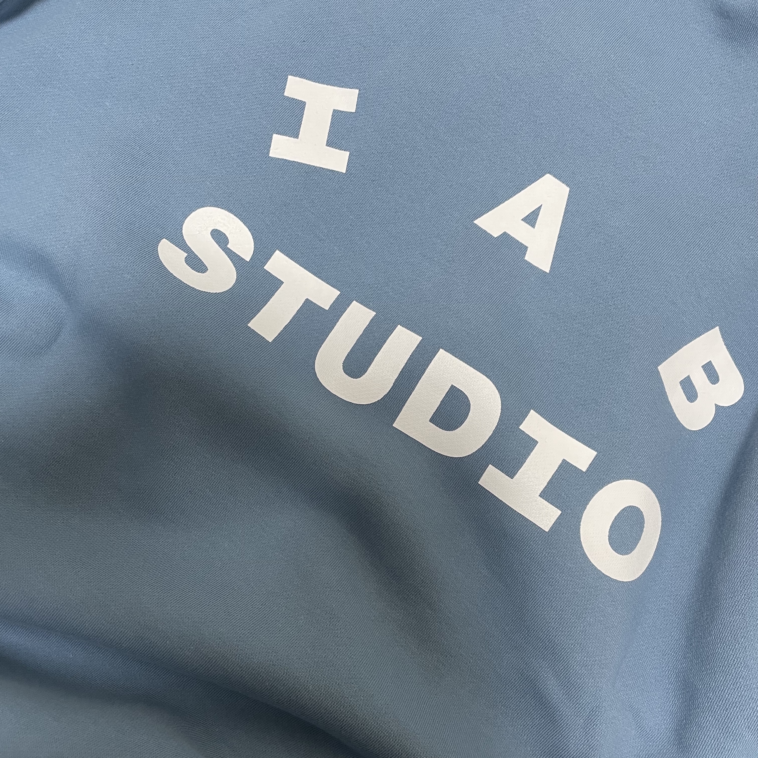 IAB Studio Crewneck Sky Blue 착용 스타일 - 1
