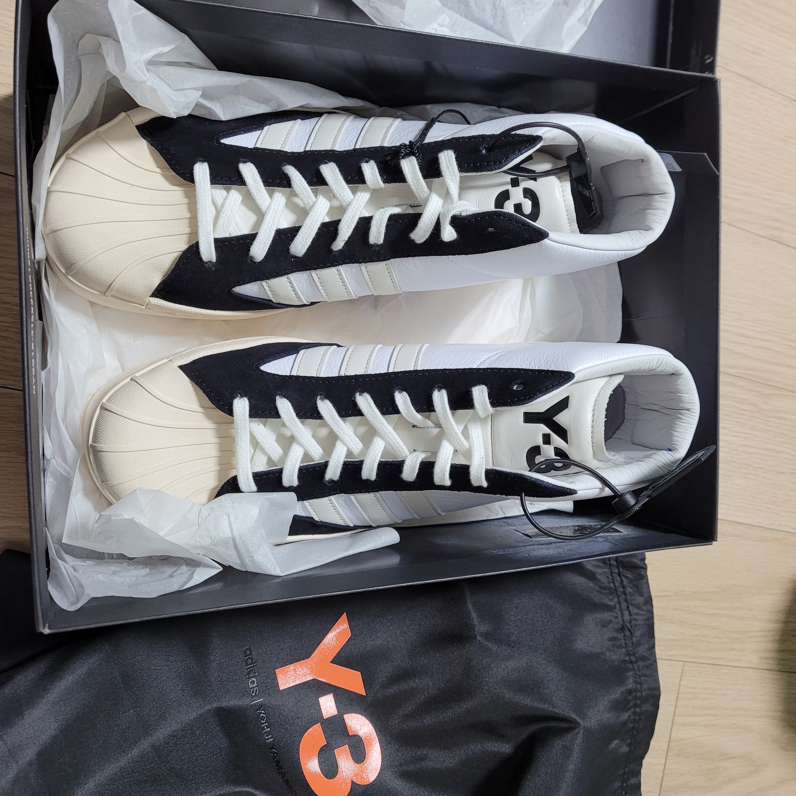 Y-3 Yohji Pro Cloud White Bold Blue 착용 스타일 - 2