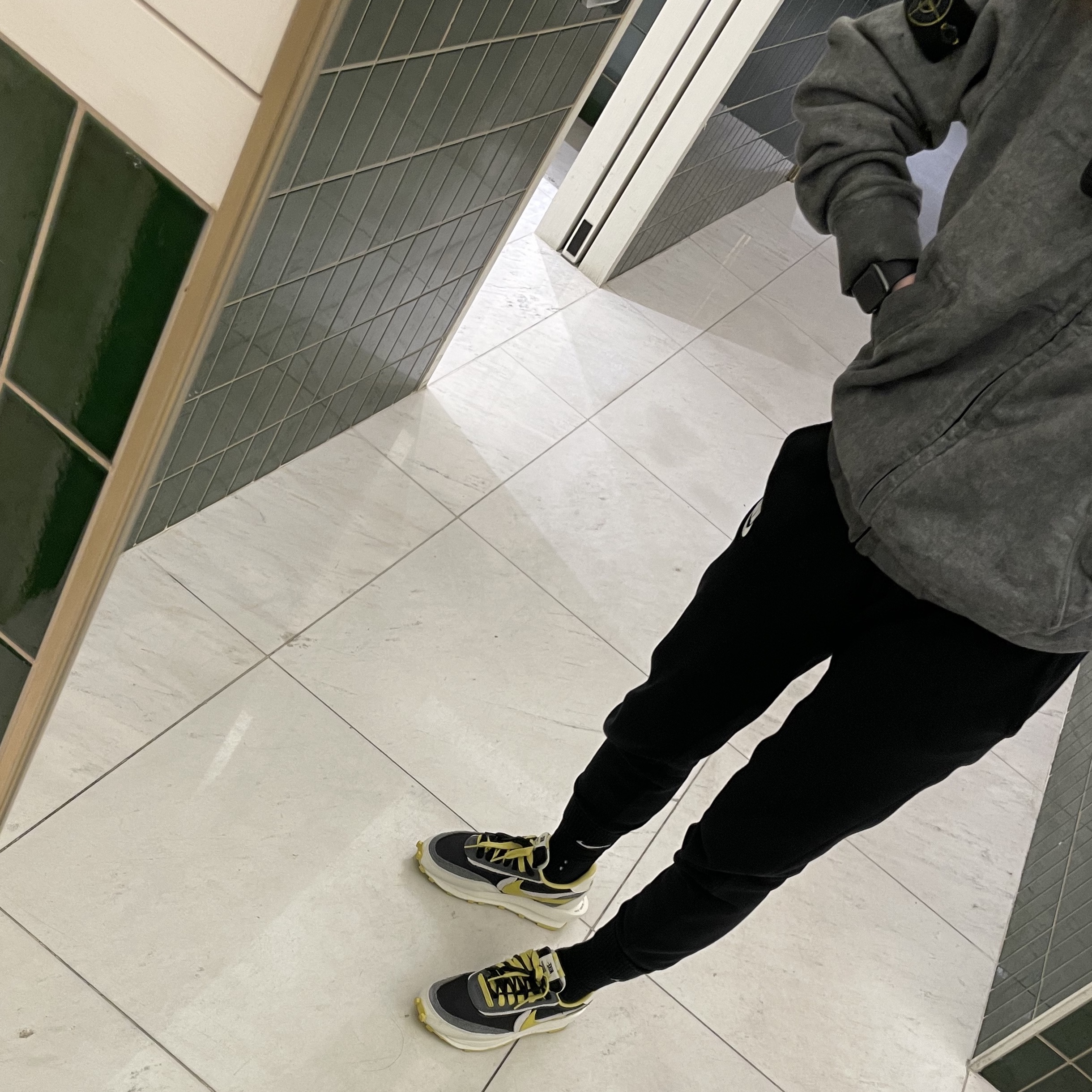 Nike x Sacai x Undercover LDWaffle Black Bright Citron 착용 스타일 - 2