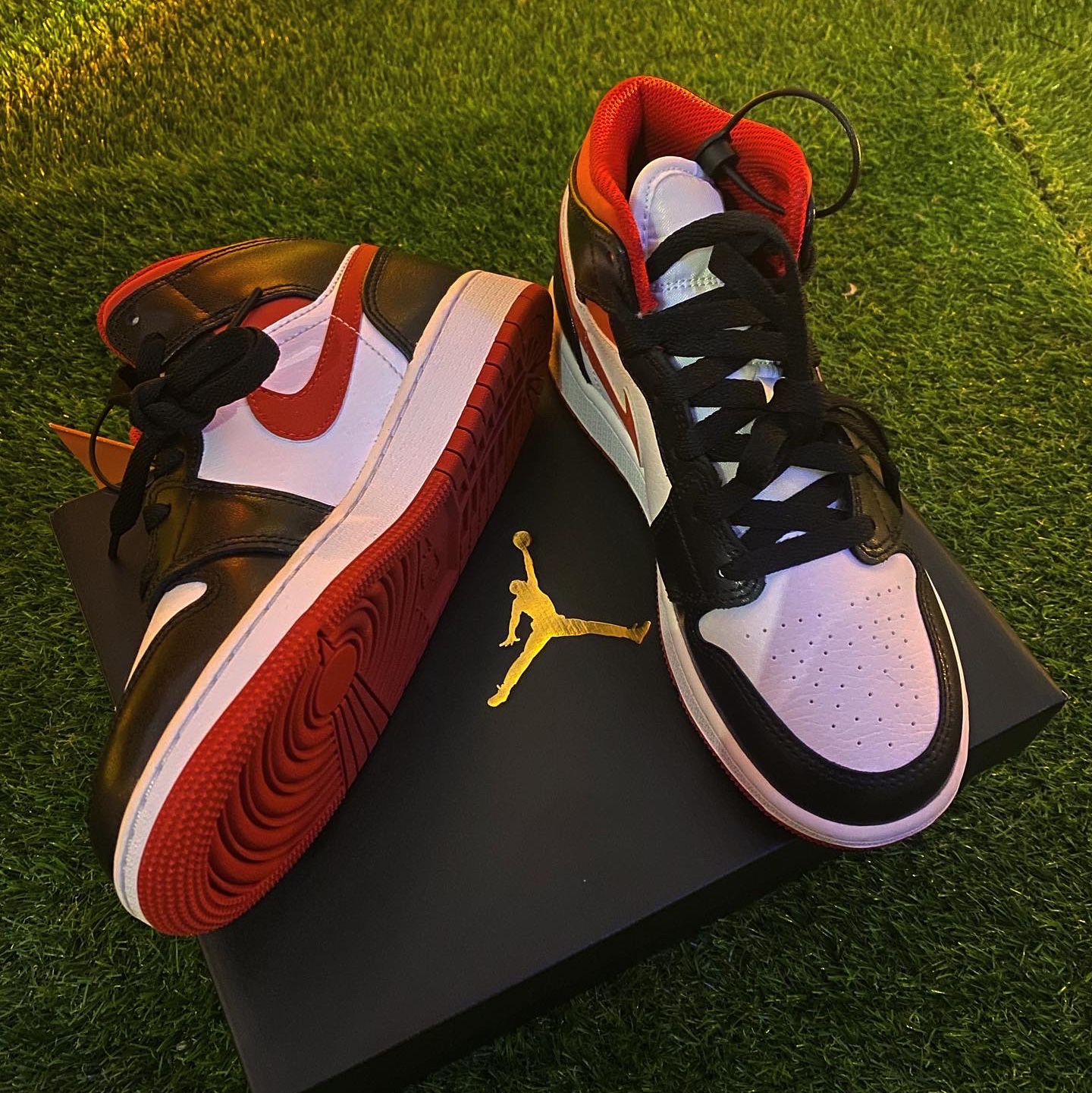 (GS) Jordan 1 Mid Gym Red Black White 착용 스타일