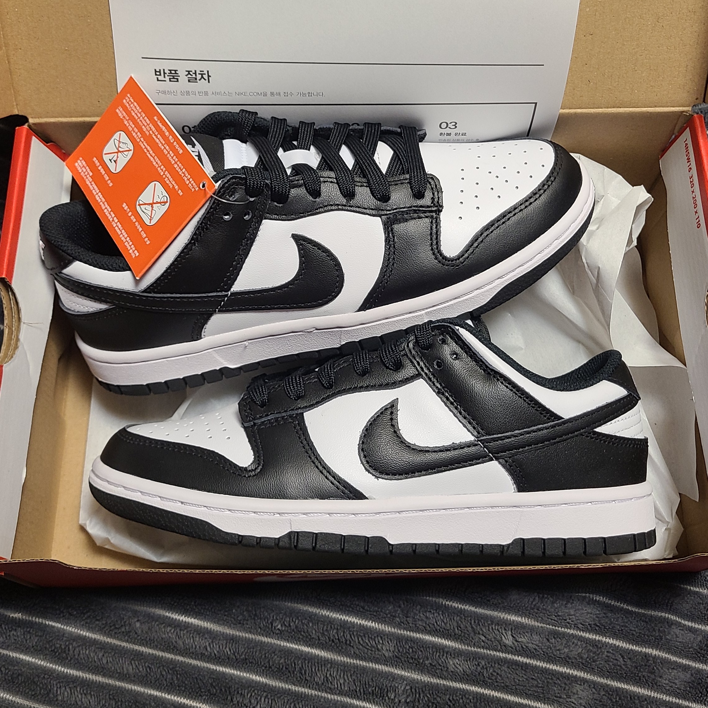 (W) Nike Dunk Low Black 착용 스타일 - 2