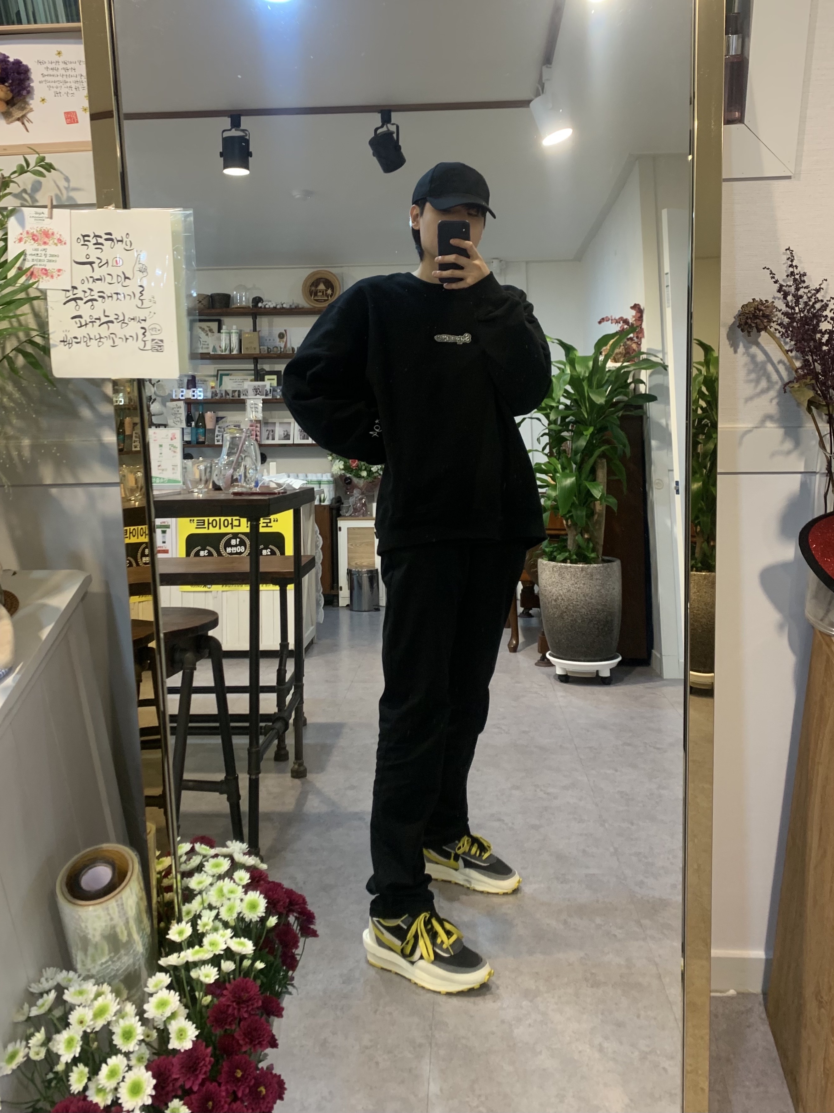 Nike x Sacai x Undercover LDWaffle Black Bright Citron, Supreme Gonz Logo Crewneck Black - 21SS 착용 스타일