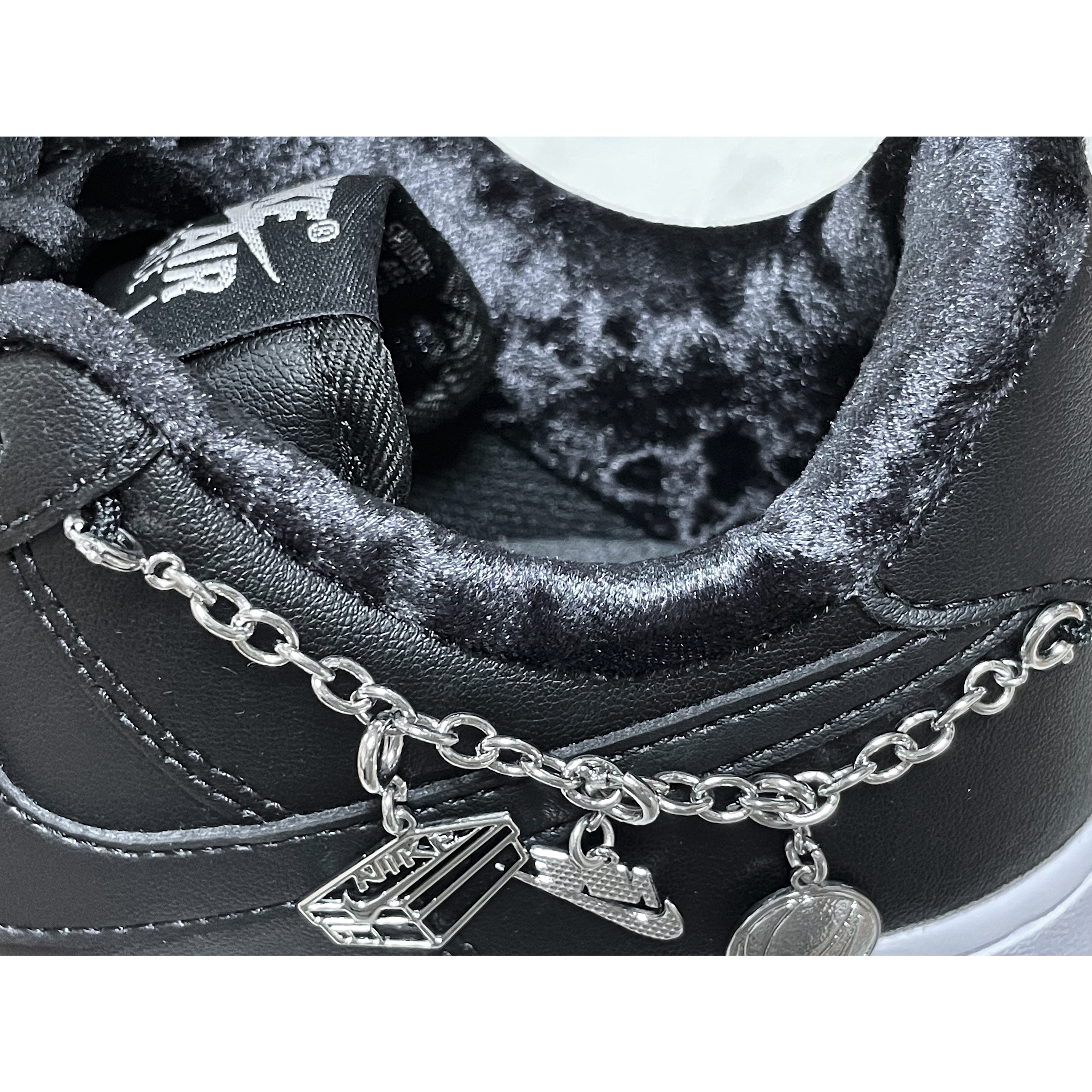 (W) Nike Air Force 1 '07 LX Black Pendant, (W) Nike Air Force 1 '07 LX White Pendant 착용 스타일 - 3