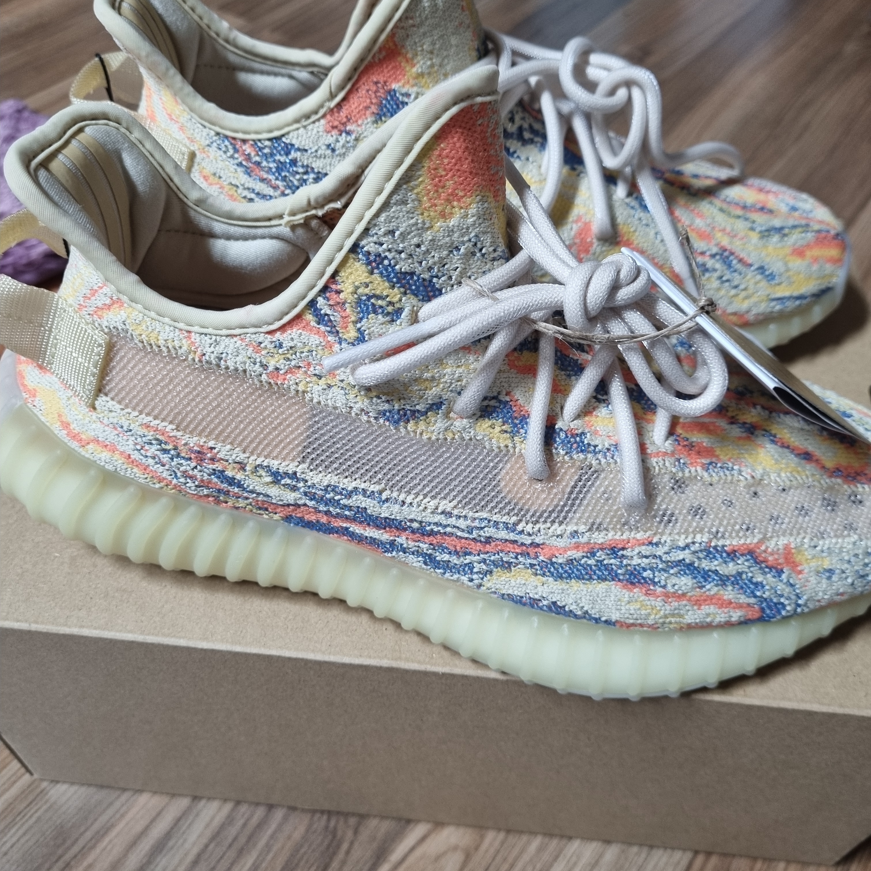 Adidas Yeezy Boost 350 V2 MX Oat 착용 스타일