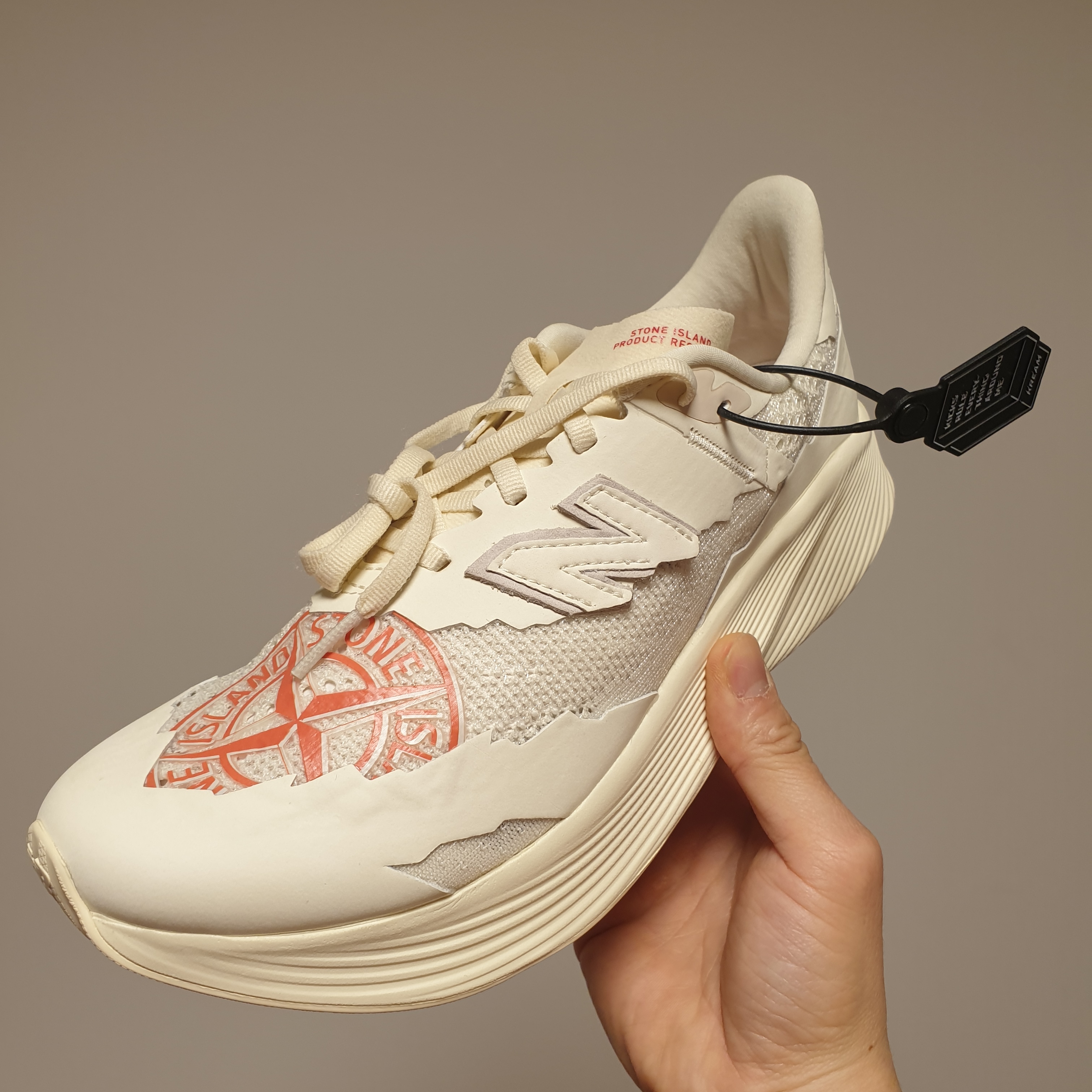 New Balance x Stone Island x Tokyo Design Studio FuelCell RC Elite v2 착용 스타일 - 1