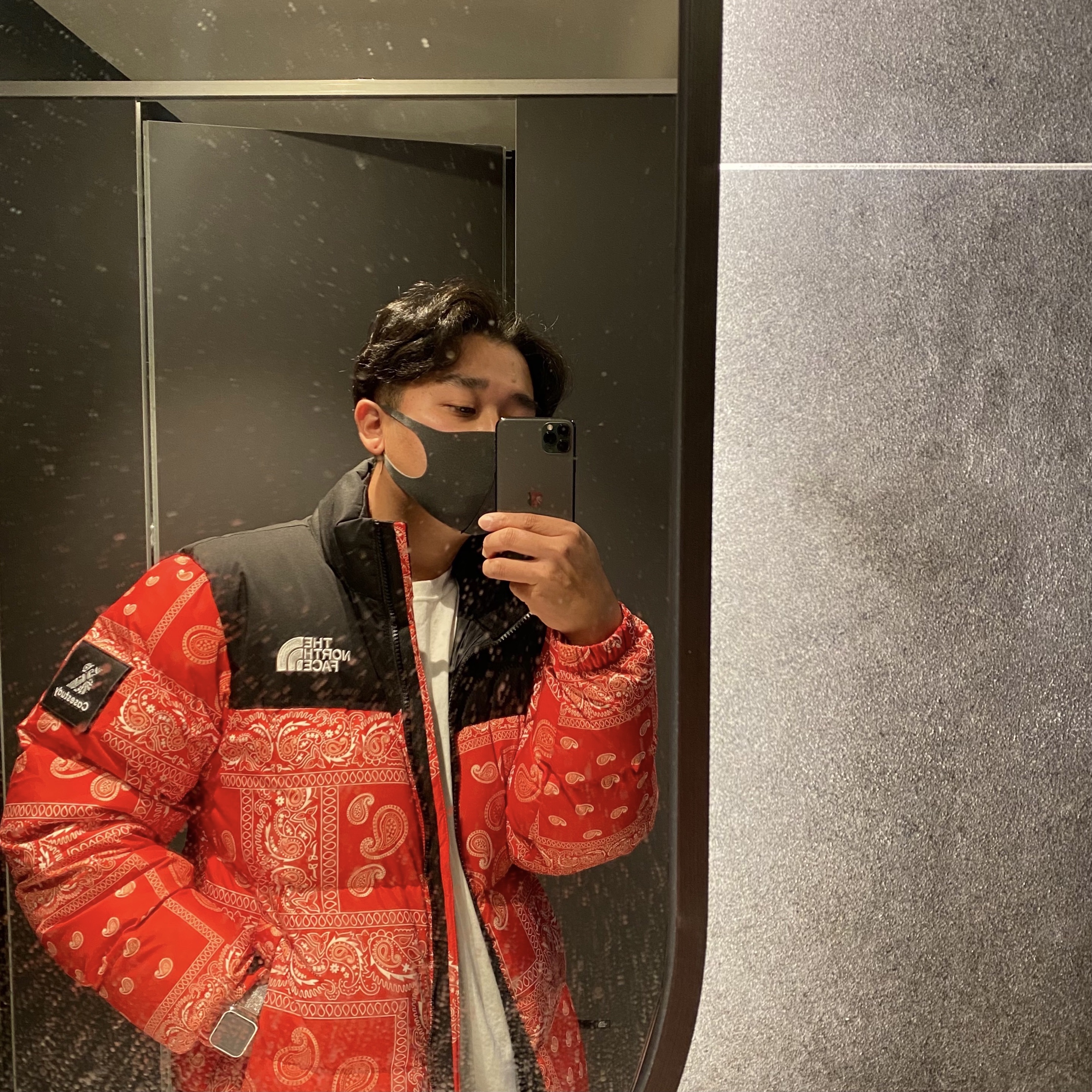 The North Face Nuptse Down Jacket Red, Stussy x CDG Dot LS T-Shirt White 착용 스타일