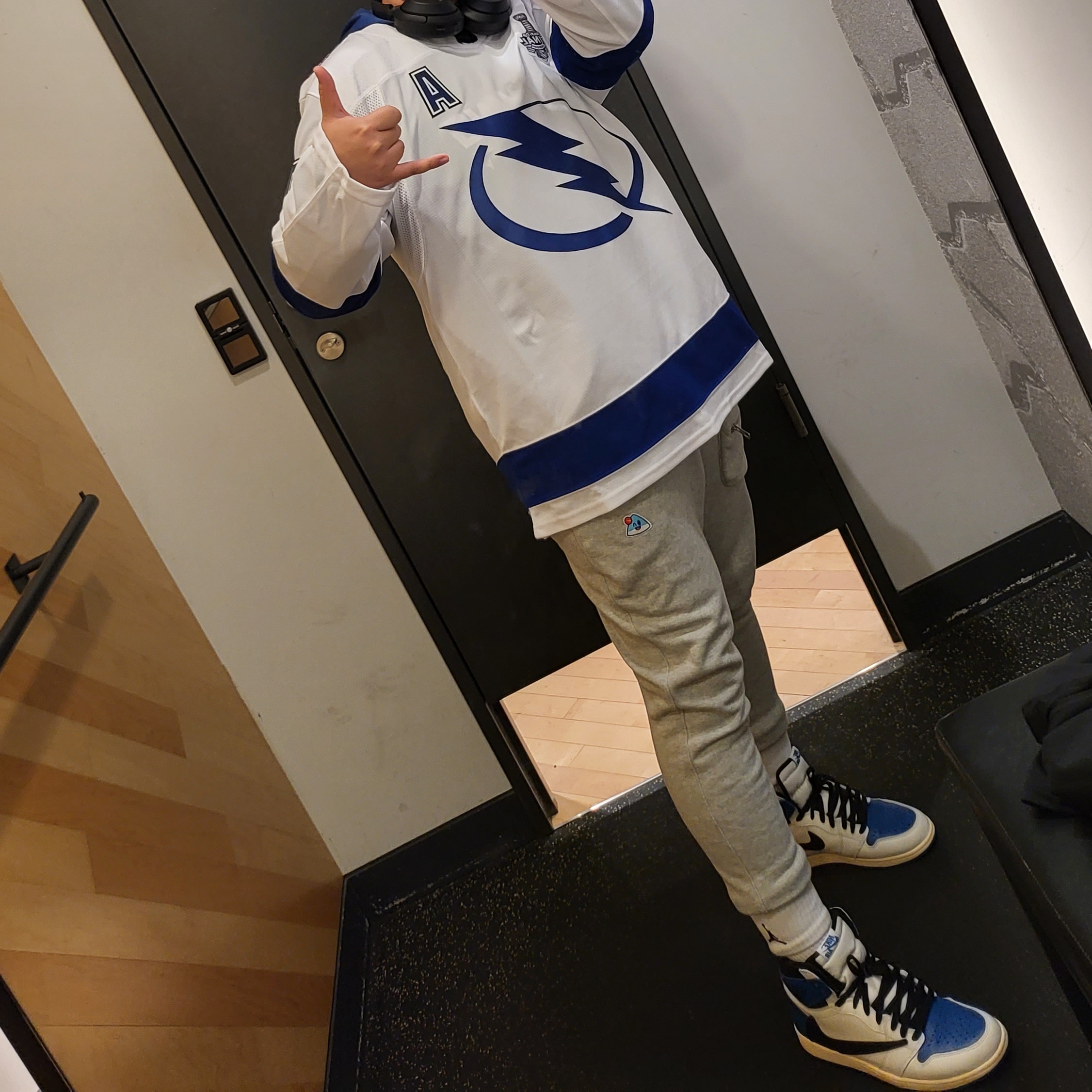 Jordan 1 x Travis Scott x Fragment Retro High OG SP Military Blue 착용 스타일