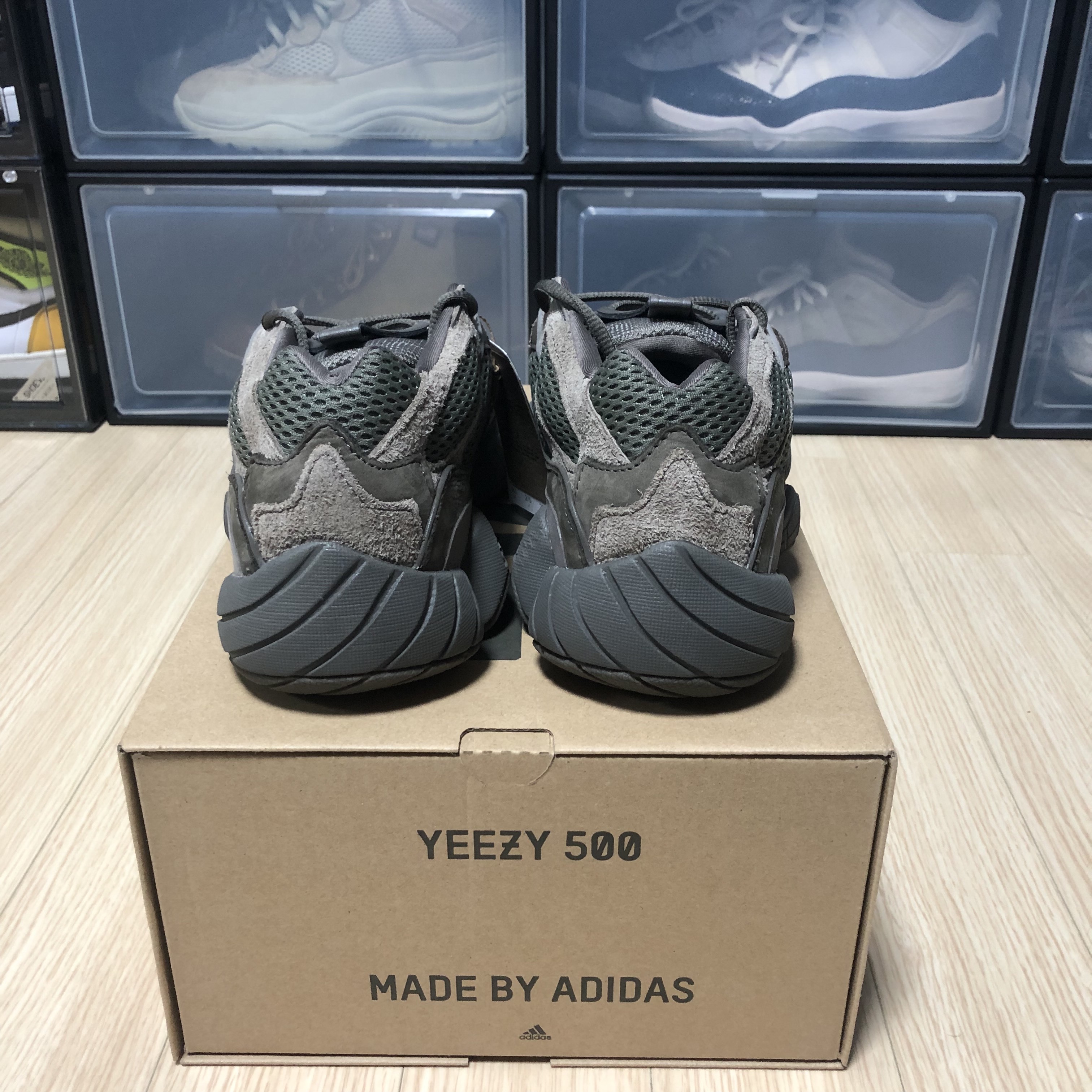 Adidas Yeezy 500 Clay Brown 착용 스타일 - 3