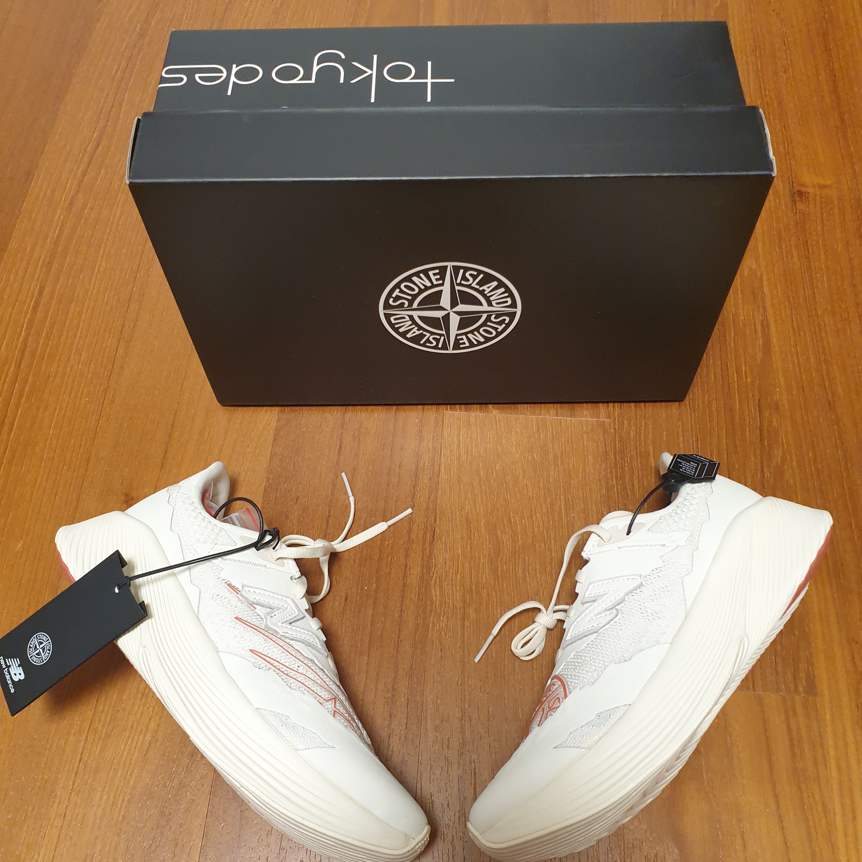 New Balance x Stone Island x Tokyo Design Studio FuelCell RC Elite v2 착용 스타일 - 2