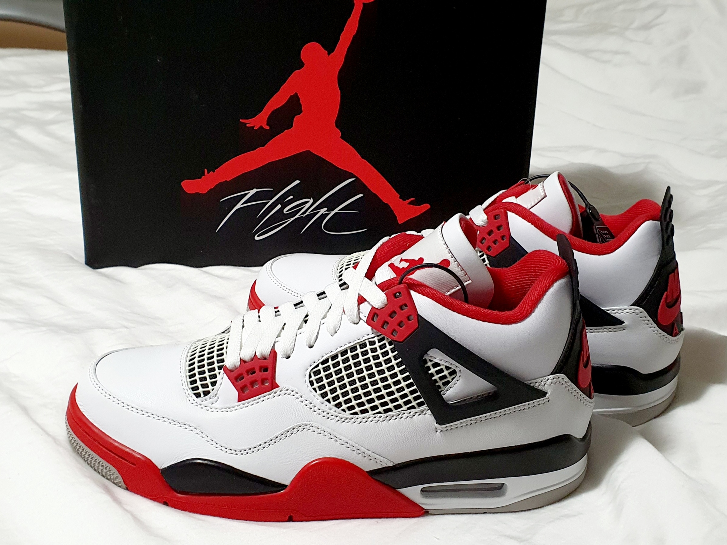 Jordan 4 Retro OG Fire Red 2020 착용 스타일 - 1