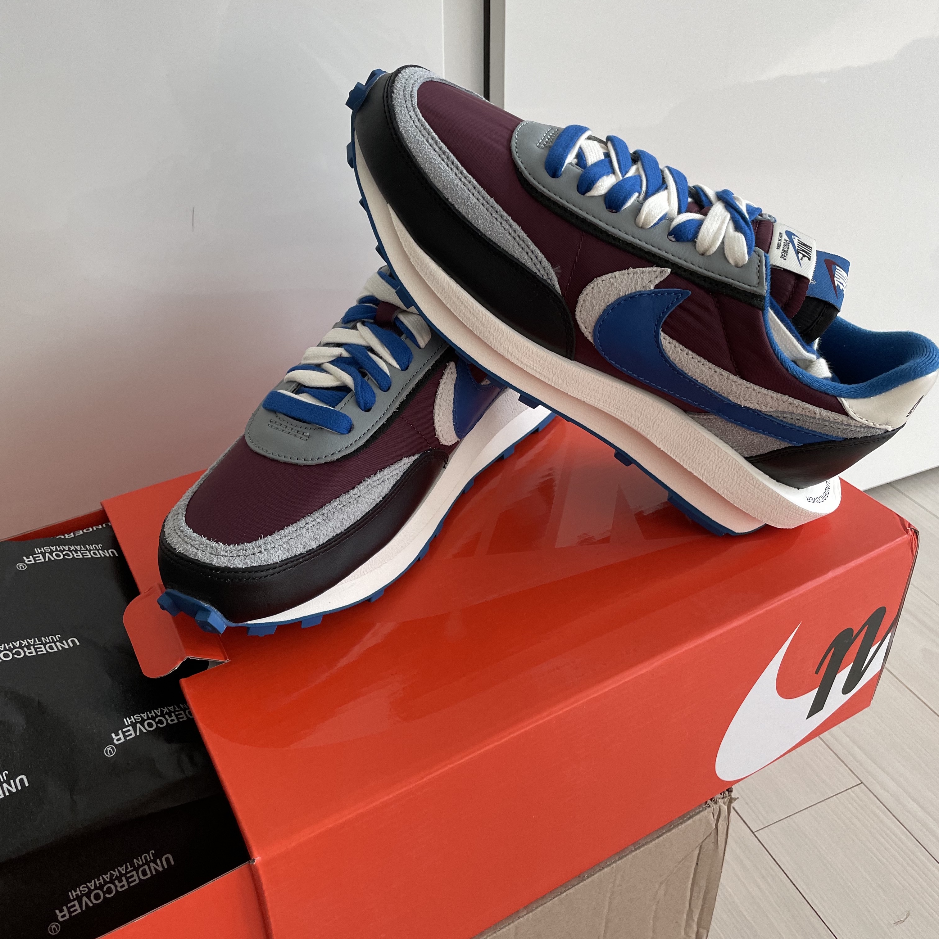 Nike x Sacai x Undercover LDWaffle Night Maroon Team Royal 착용 스타일