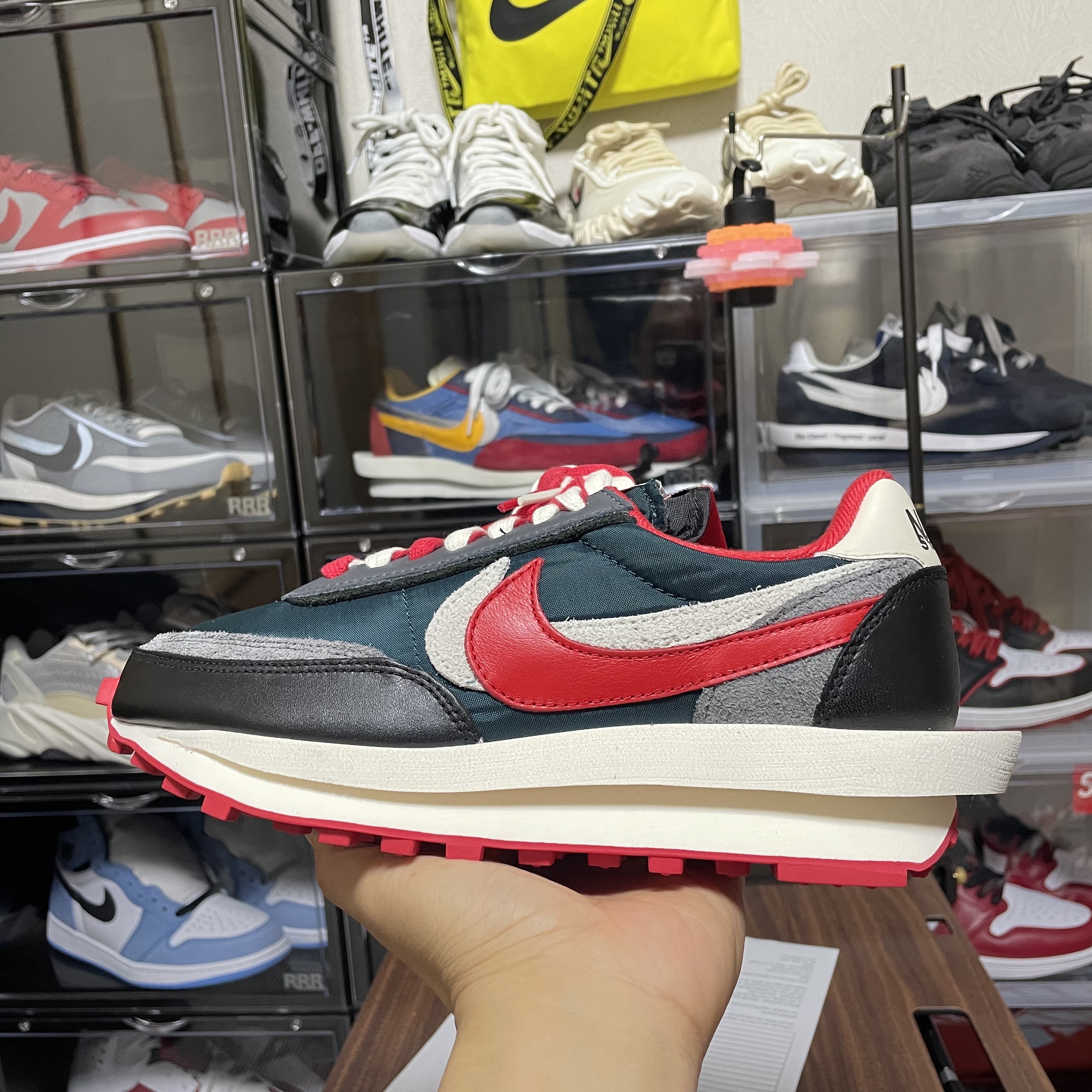 Nike x Sacai x Undercover LDWaffle Midnight Spruce University Red 착용 스타일 - 2