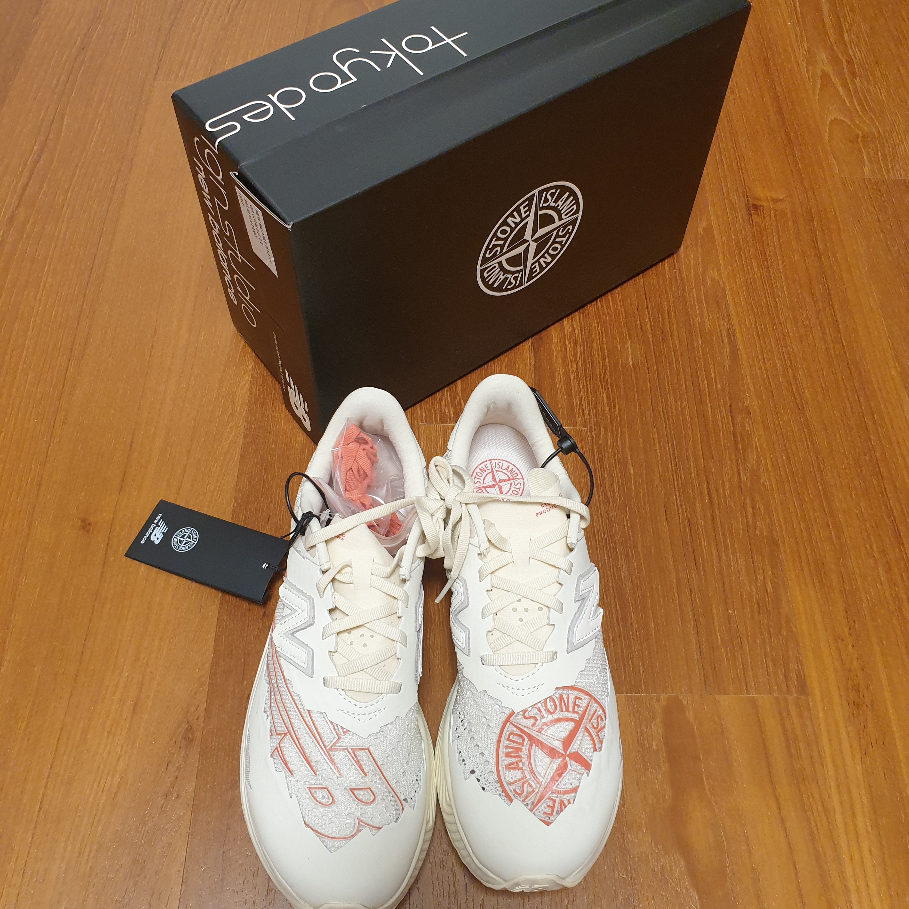 New Balance x Stone Island x Tokyo Design Studio FuelCell RC Elite v2 착용 스타일 - 3