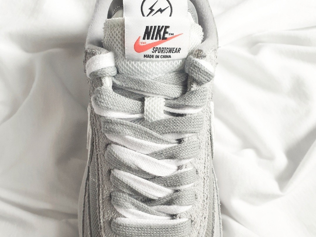 Nike x Sacai x Fragment LDWaffle Light Smoke Grey 착용 스타일 - 4