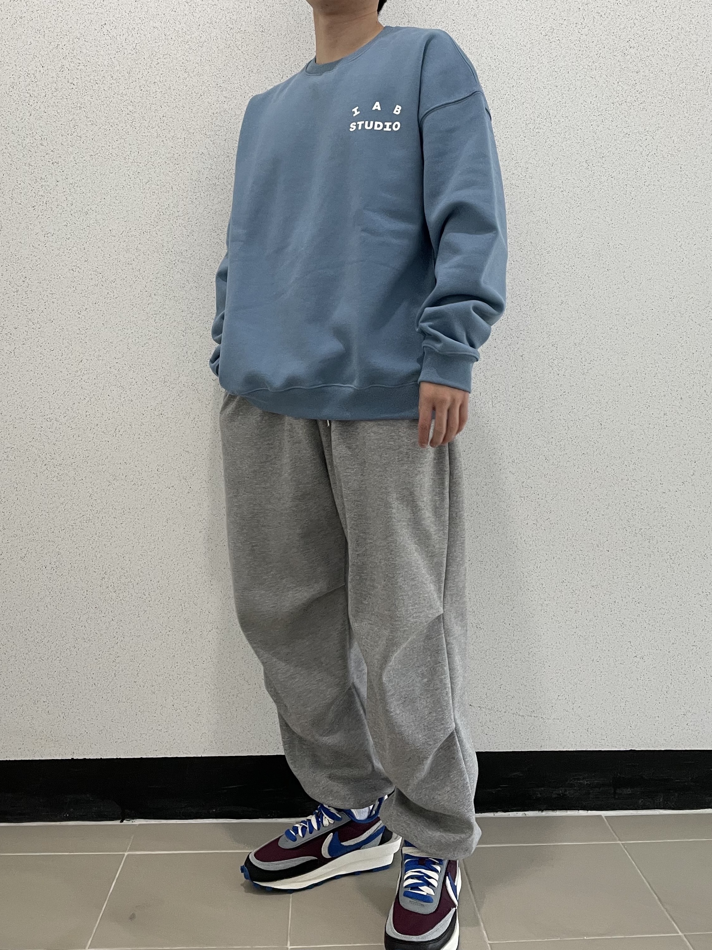 IAB Studio Crewneck Sky Blue, Nike x Sacai x Undercover LDWaffle Night Maroon Team Royal 착용 스타일 - 2