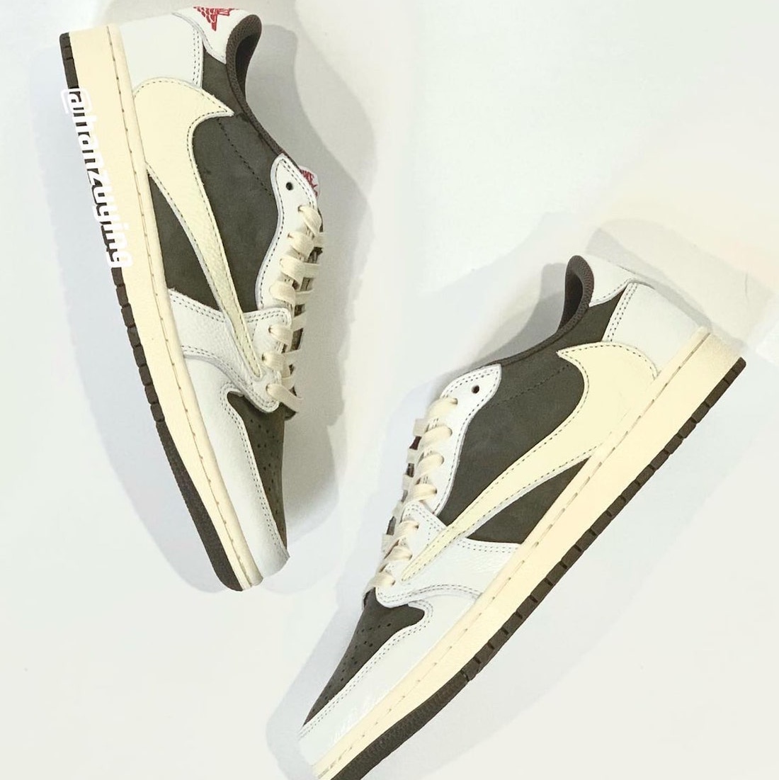 Jordan 1 x Travis Scott Retro Low OG SP Sail and Ridgerock, (PS) Jordan 1 x Travis Scott Retro Low OG SP Sail and Ridgerock 착용 스타일 - 4
