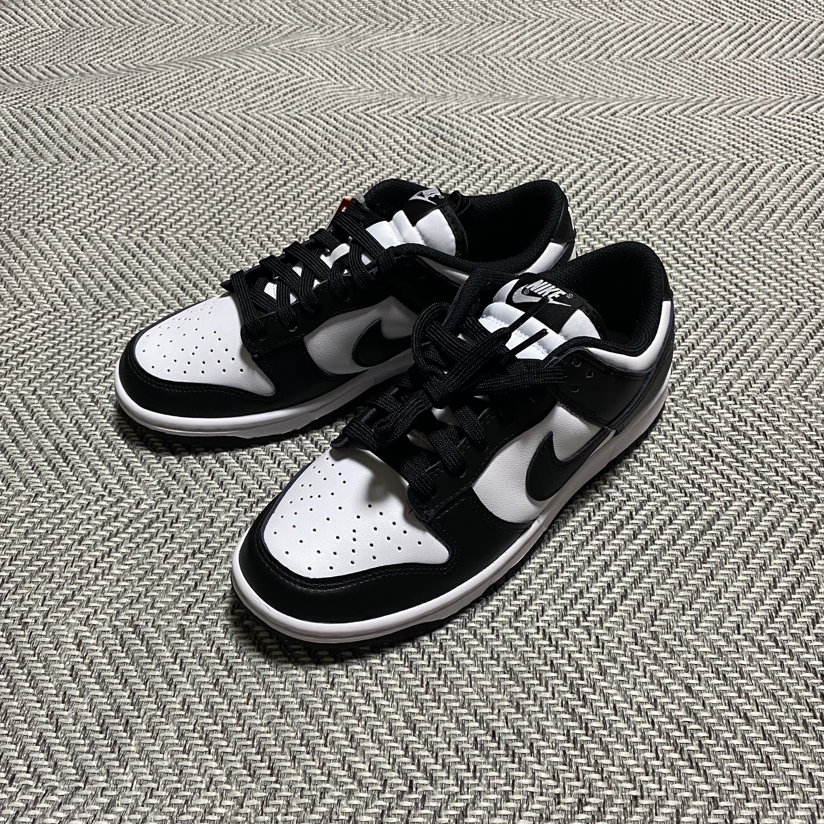 (W) Nike Dunk Low Black, Nike Dunk Low Retro Black 착용 스타일 - 2