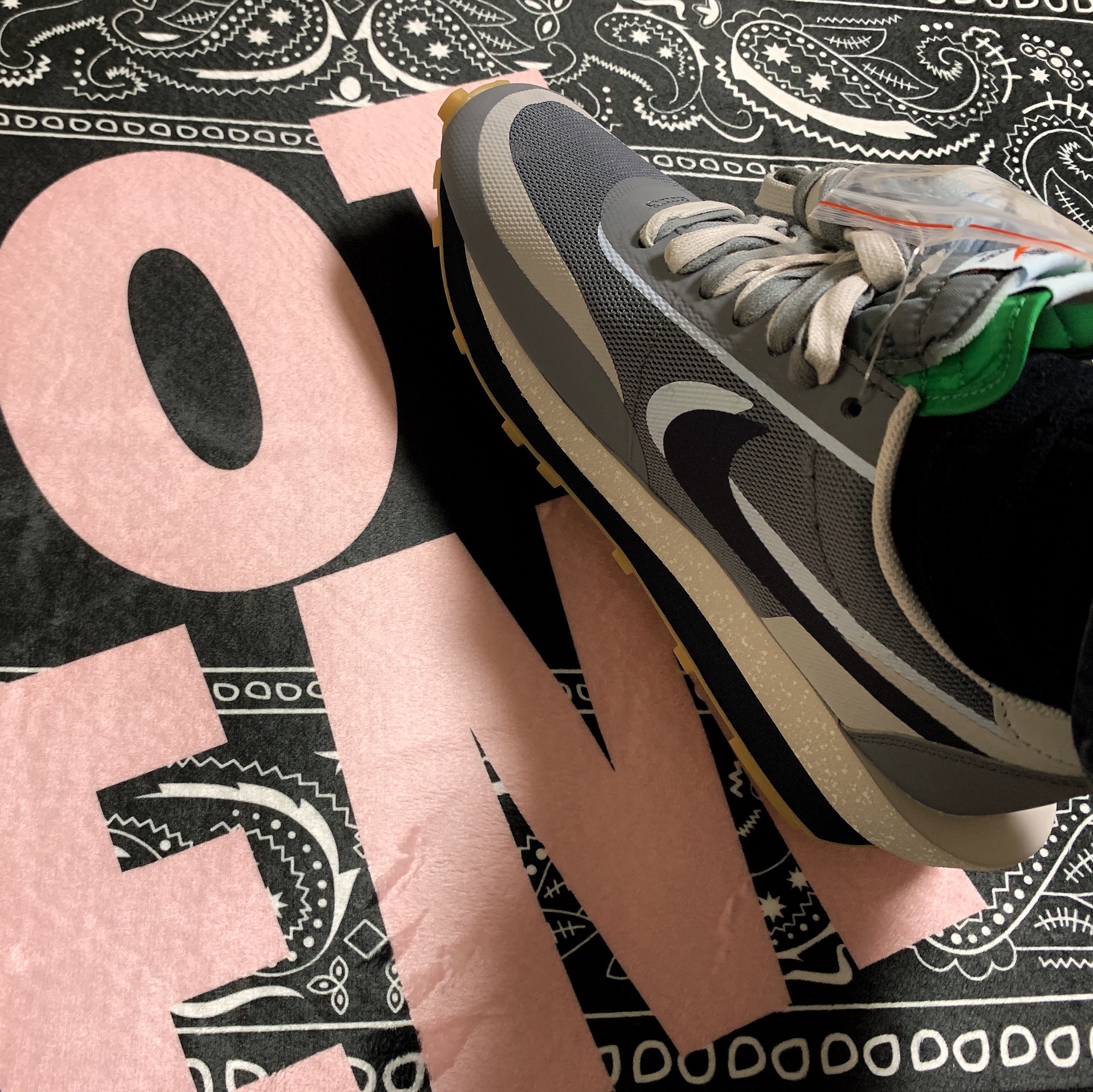 Nike x Sacai x Clot LDWaffle Cool Grey 착용 스타일 - 2