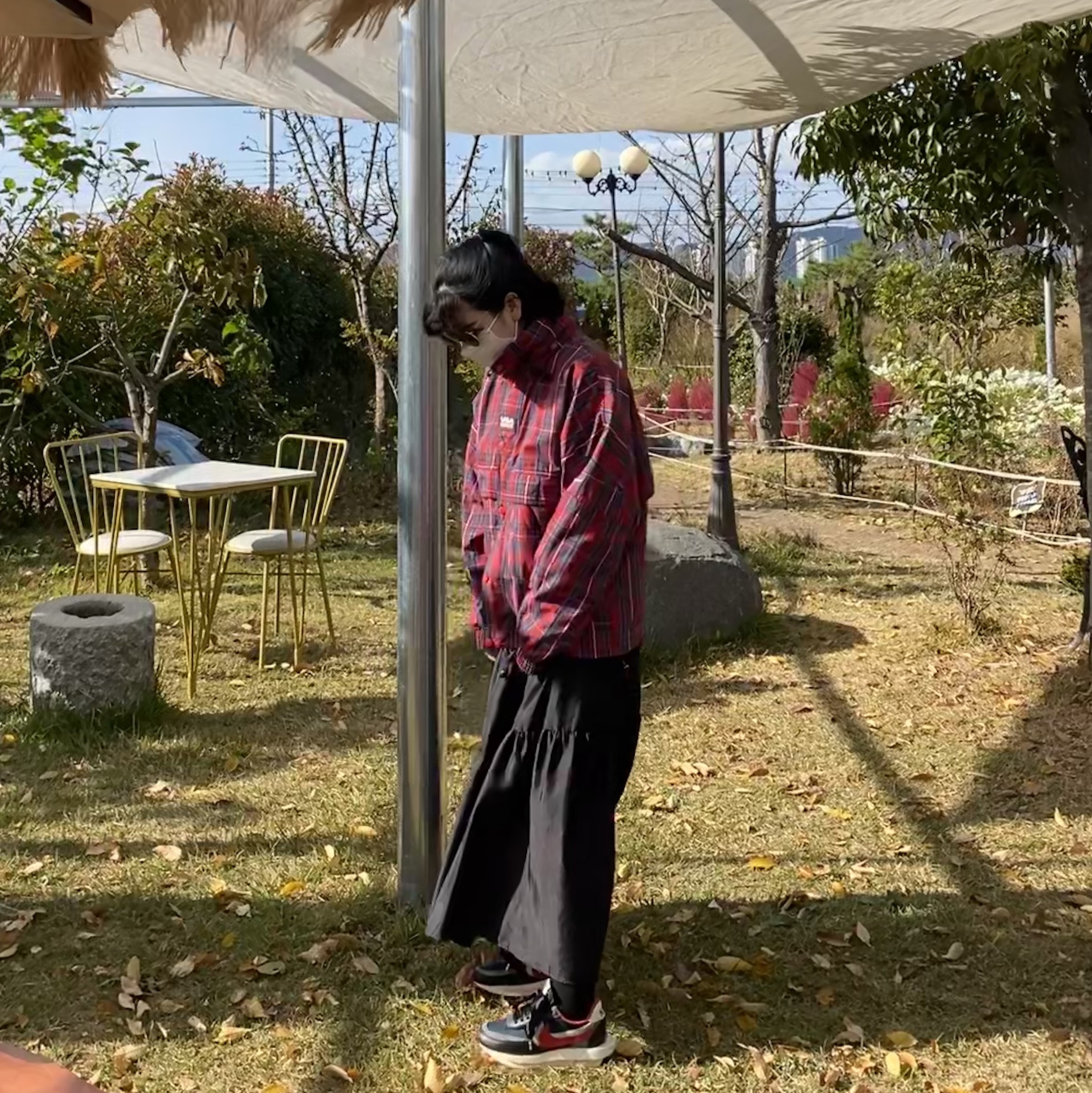 Nike x Sacai x Undercover LDWaffle Midnight Spruce University Red, Nike Plaid Swoosh Stripe Jacket 착용 스타일 - 3