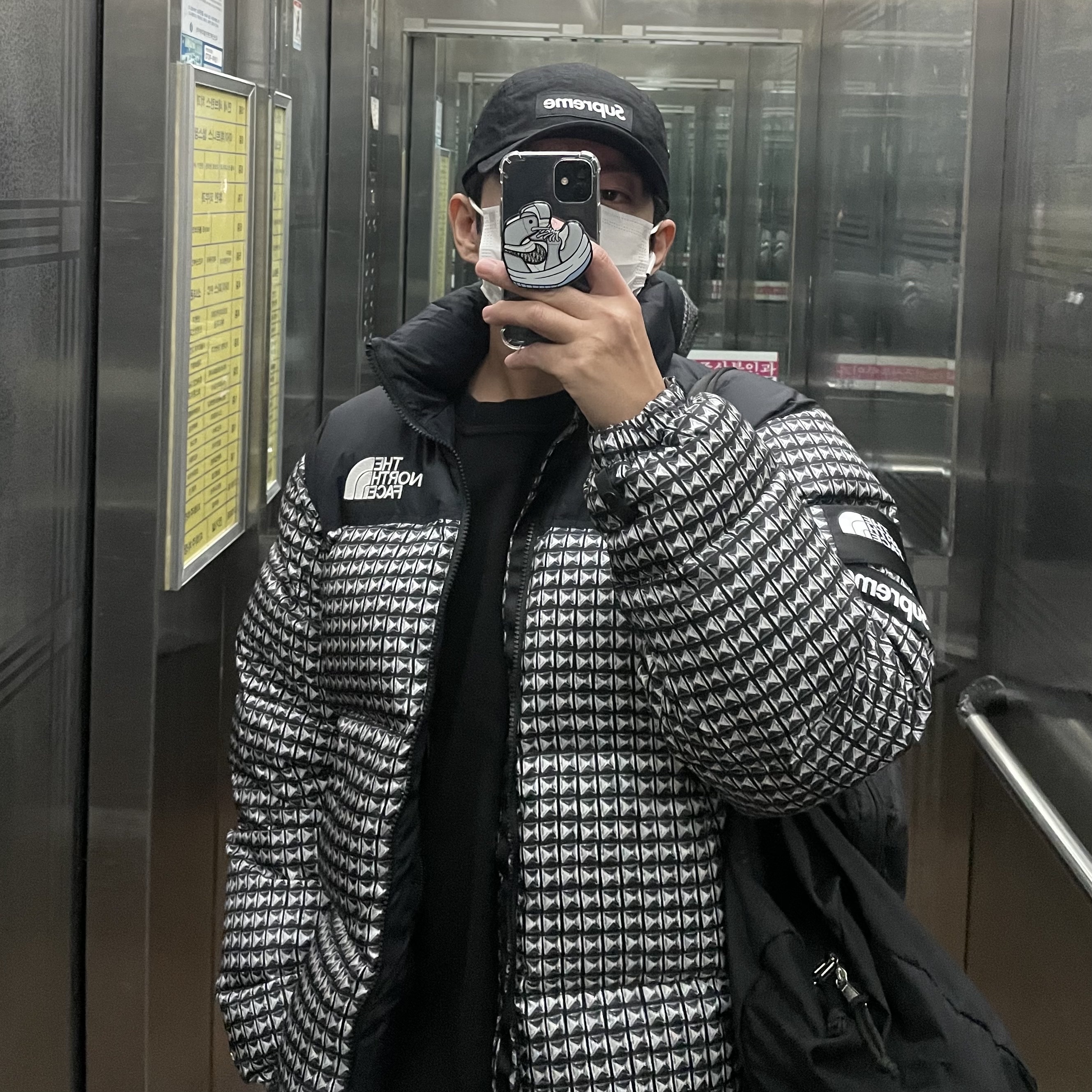 Supreme x The North Face Studded Nuptse Jacket Black - 21SS, Supreme Waxed Cotton Camp Cap Black - 21FW 착용 스타일