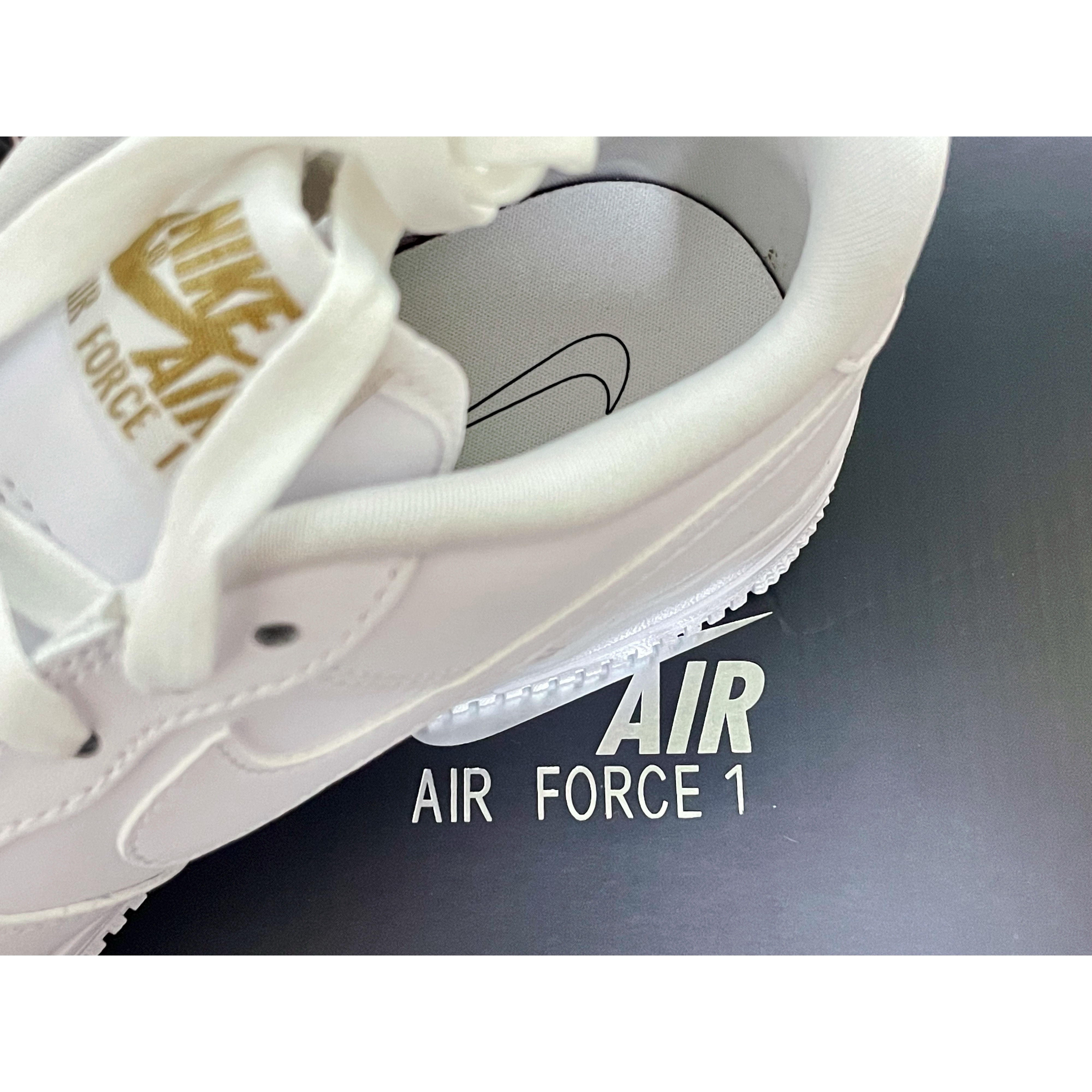 (W) Nike Air Force 1 '07 LX White Pendant, (W) Nike Air Force 1 '07 LX Black Pendant 착용 스타일 - 2
