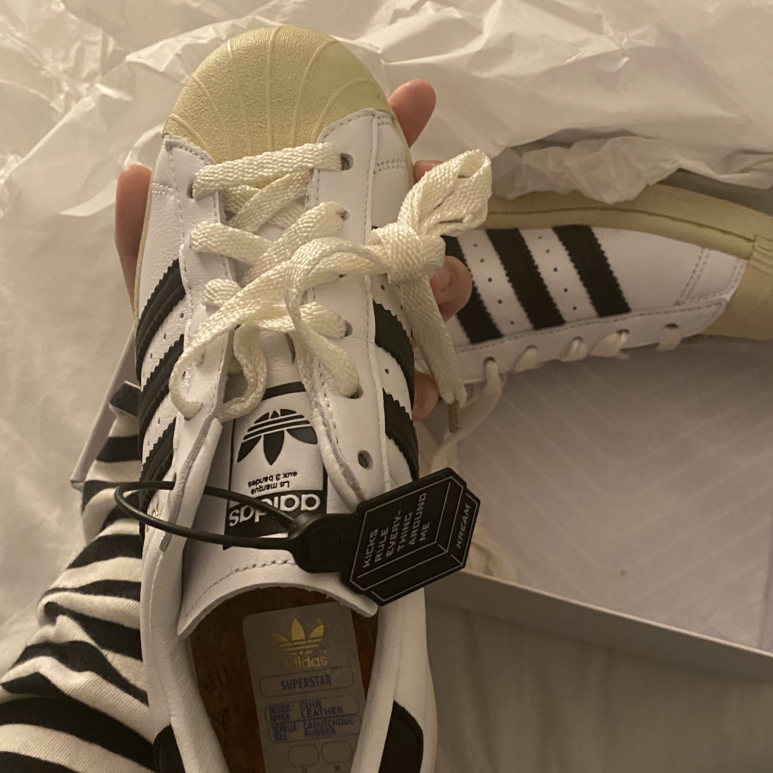 Adidas Superstar Premium White Black 착용 스타일