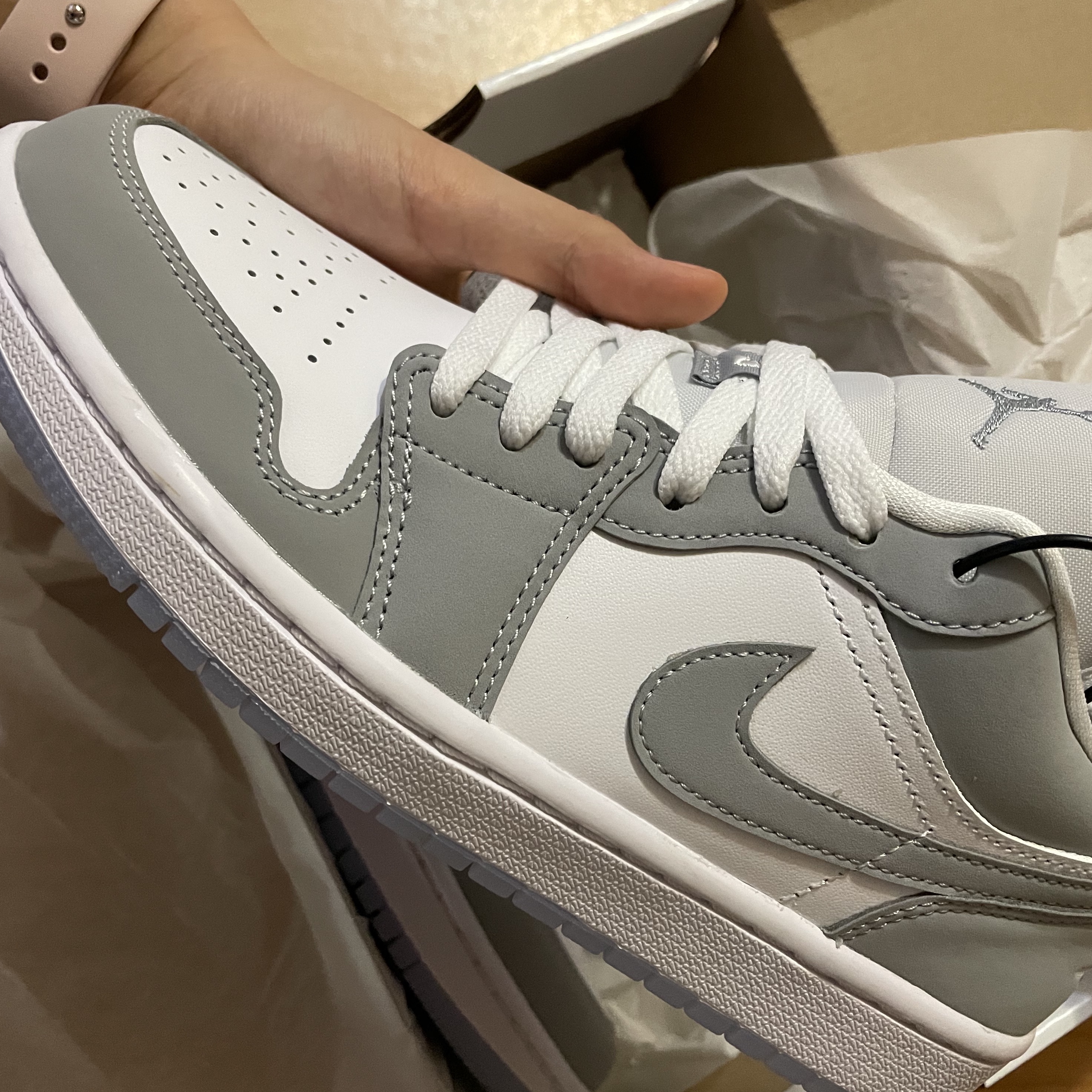 (W) Jordan 1 Low White Wolf Grey 착용 스타일 - 3