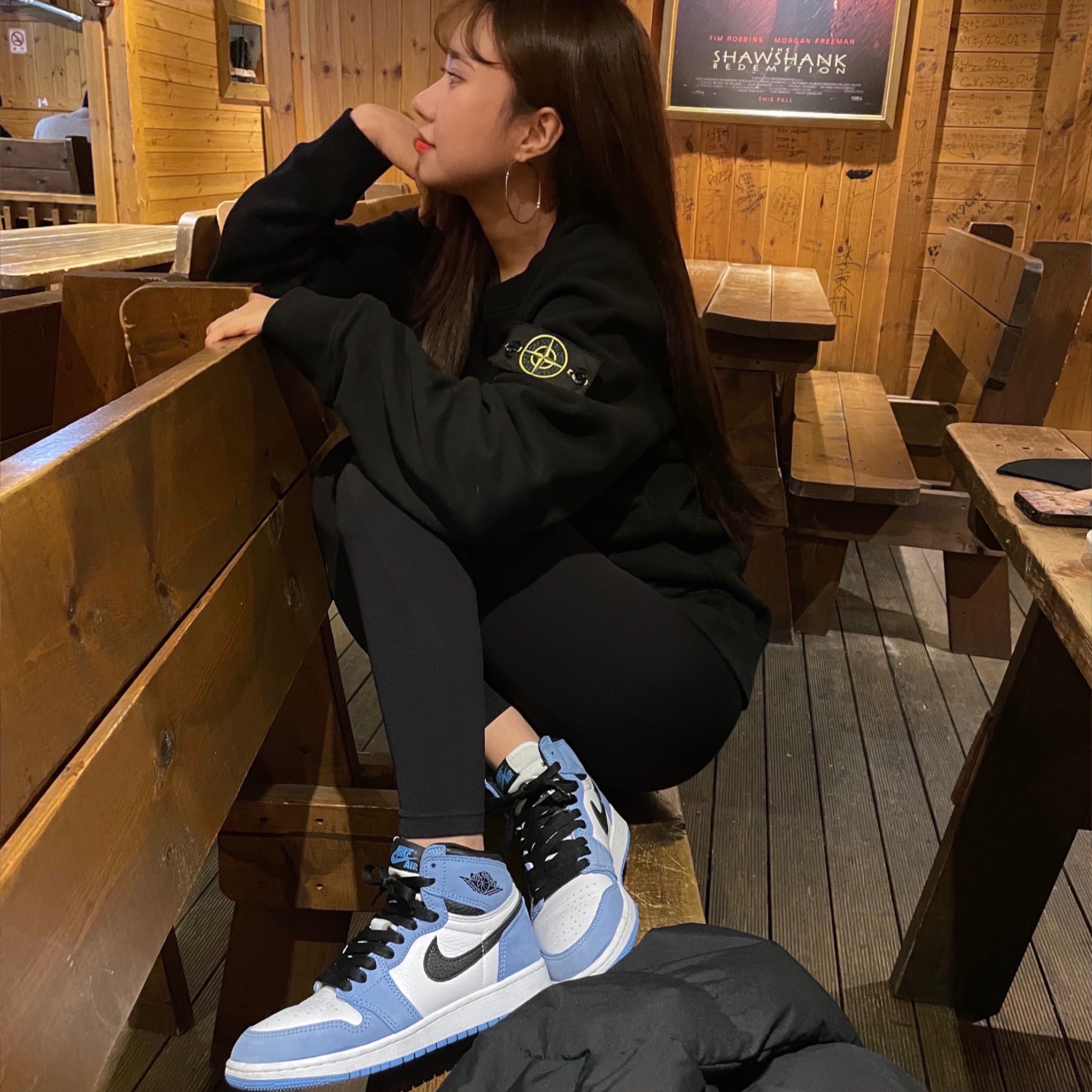 (GS) Jordan 1 Retro High OG University Blue, Stone Island 63020 Crewneck Sweatshirt Black - 21FW 착용 스타일