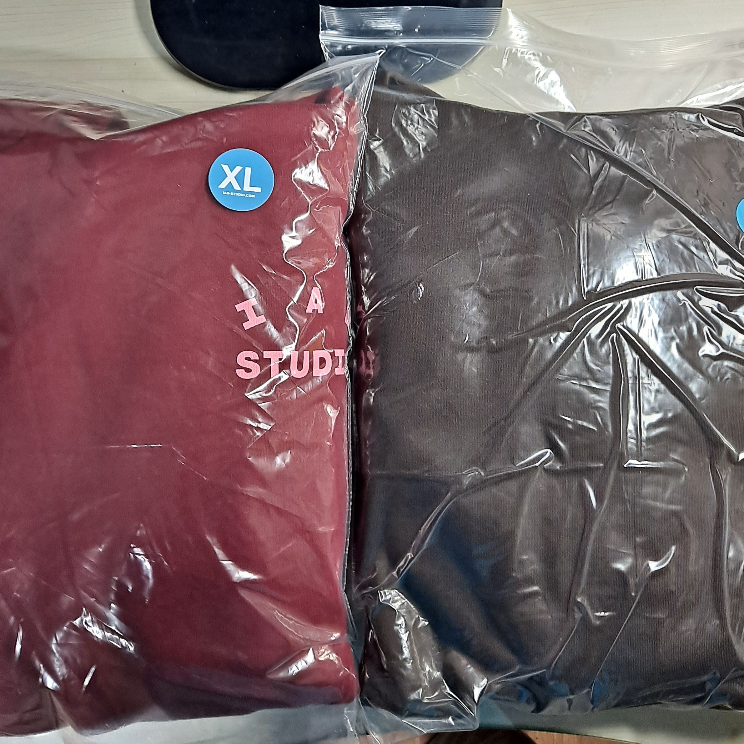IAB Studio Hoodie Brown, IAB Studio Hoodie Raspberry 착용 스타일 - 1