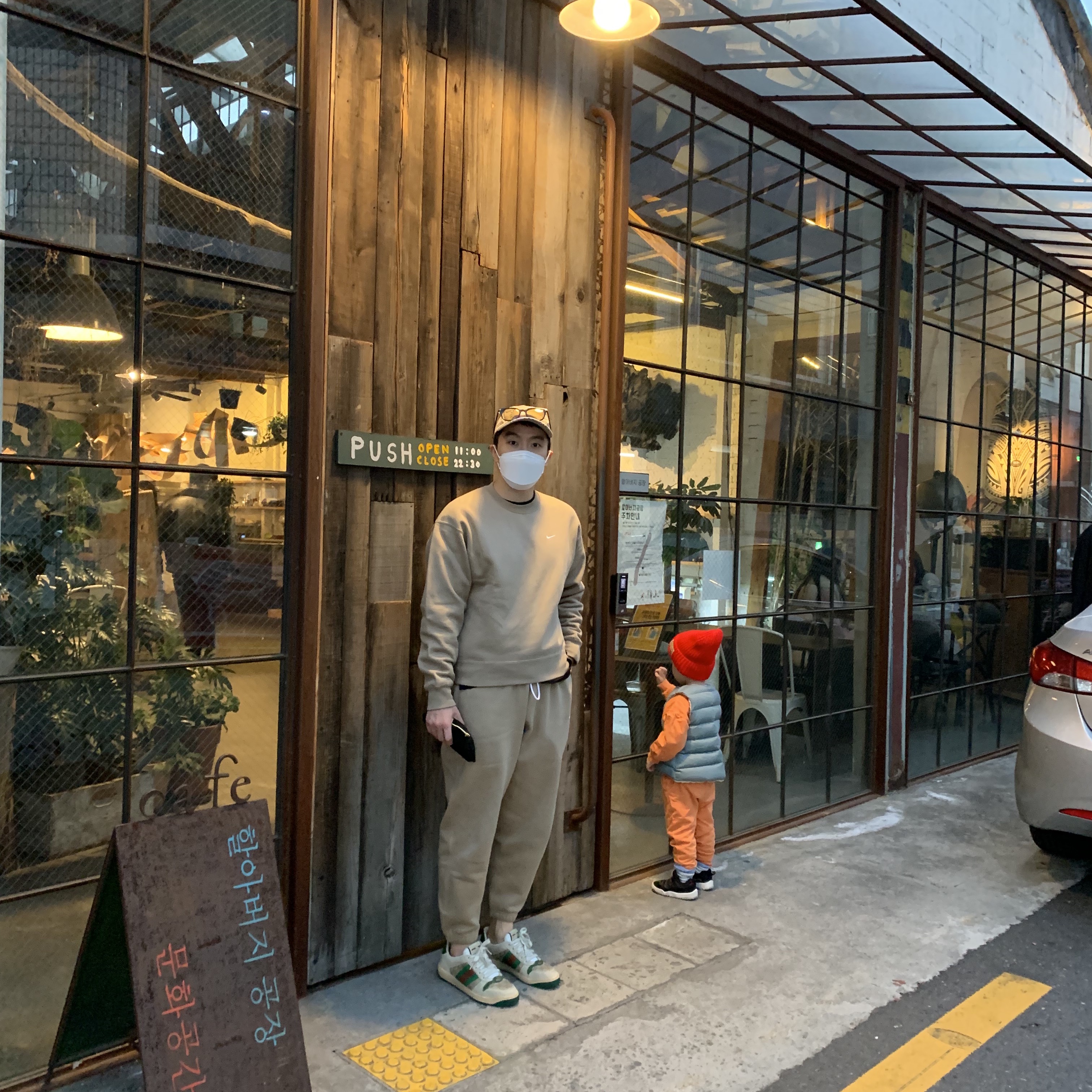 Gucci Screener GG Canvas Distressed Sneakers, Nike NRG Solo Swoosh Crew Fleece Khaki - Asia 착용 스타일 - 1