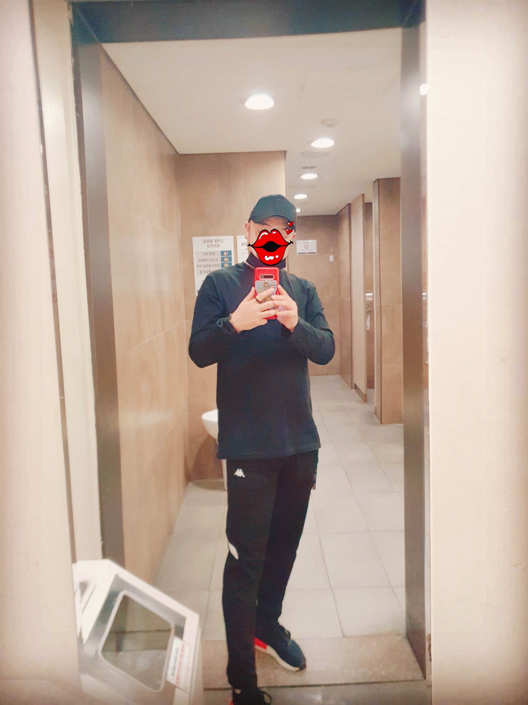 Adidas NMD R1 Core Black Lush Red (2015/2017) 착용 스타일