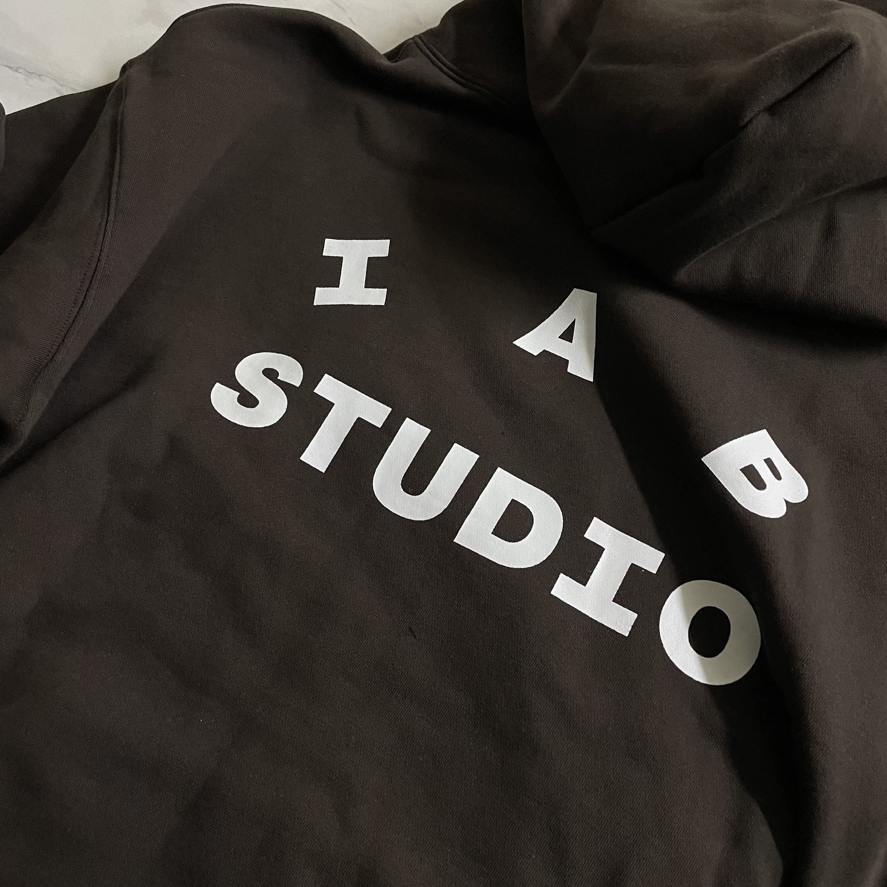 IAB Studio Hoodie Brown 착용 스타일 - 2