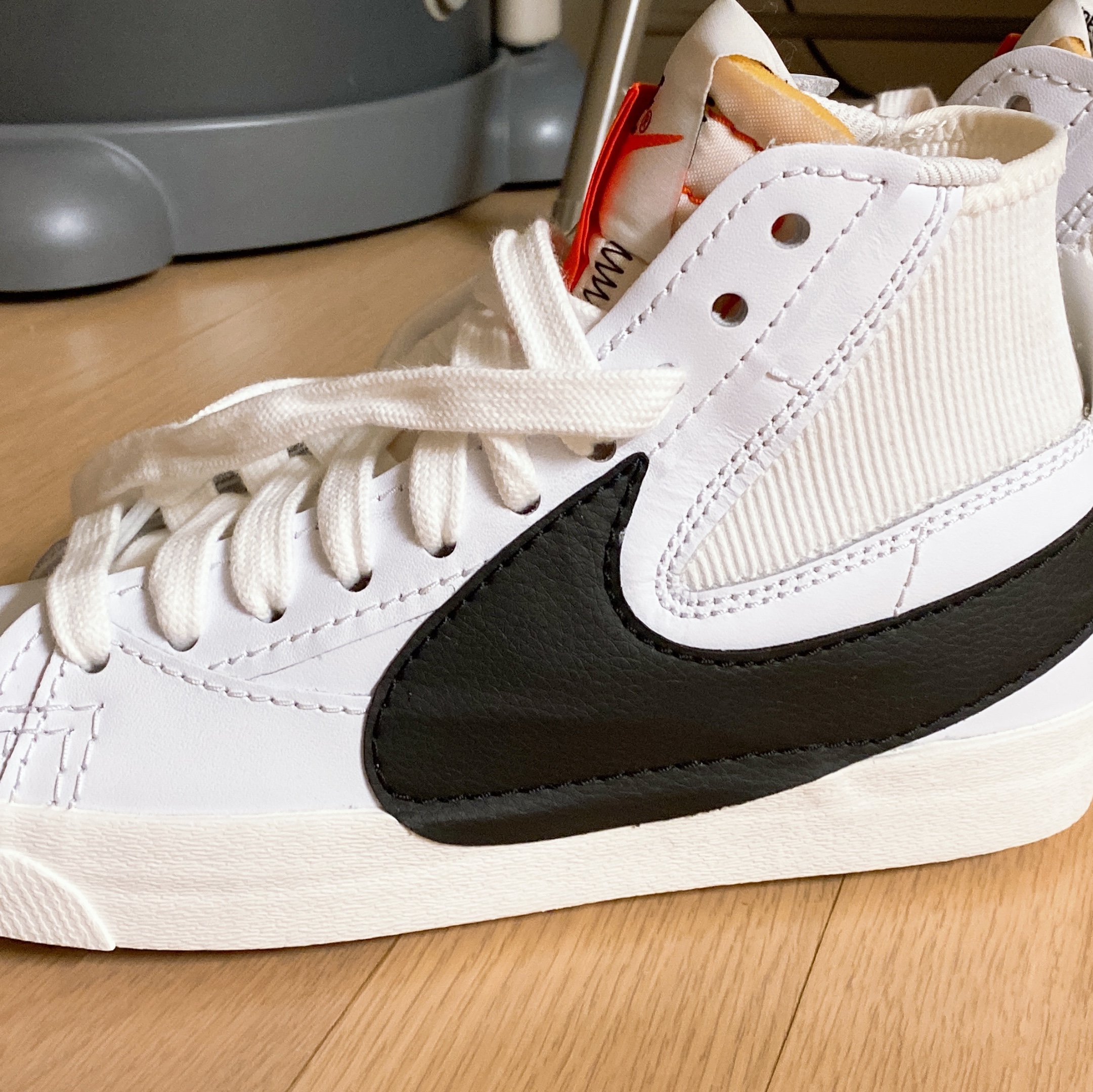 Nike Blazer Mid '77 Jumbo White and Black 착용 스타일 - 2