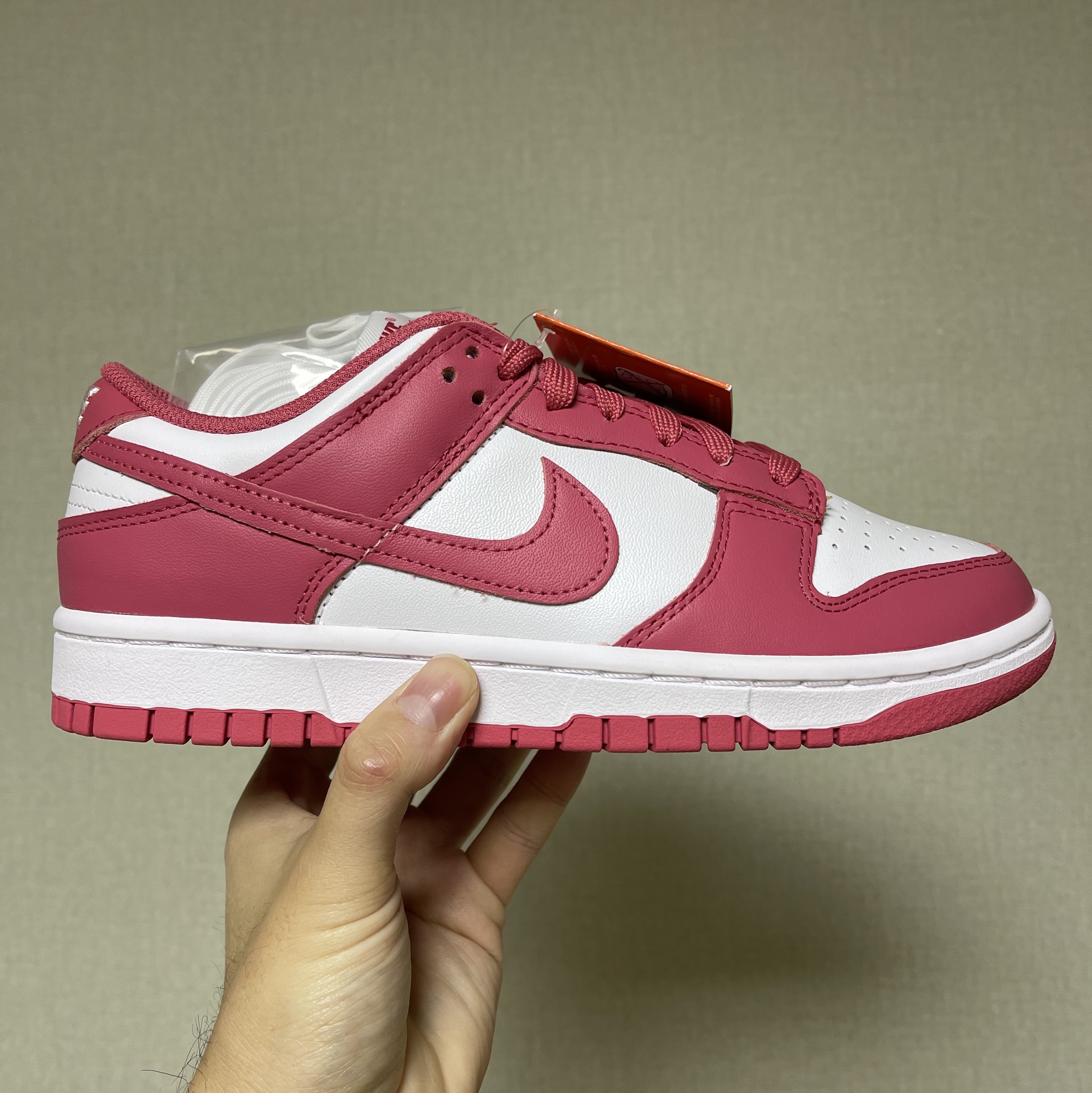 (W) Nike Dunk Low Archeo Pink 착용 스타일 - 2