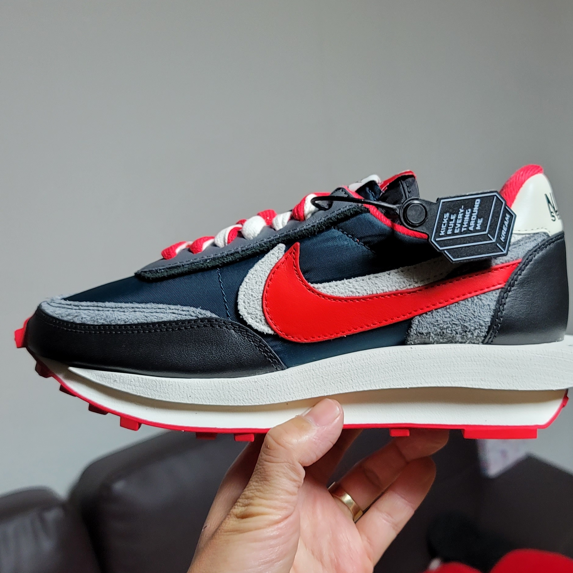 Nike x Sacai x Undercover LDWaffle Night Maroon Team Royal, Nike x Sacai x Undercover LDWaffle Midnight Spruce University Red 착용 스타일 - 3