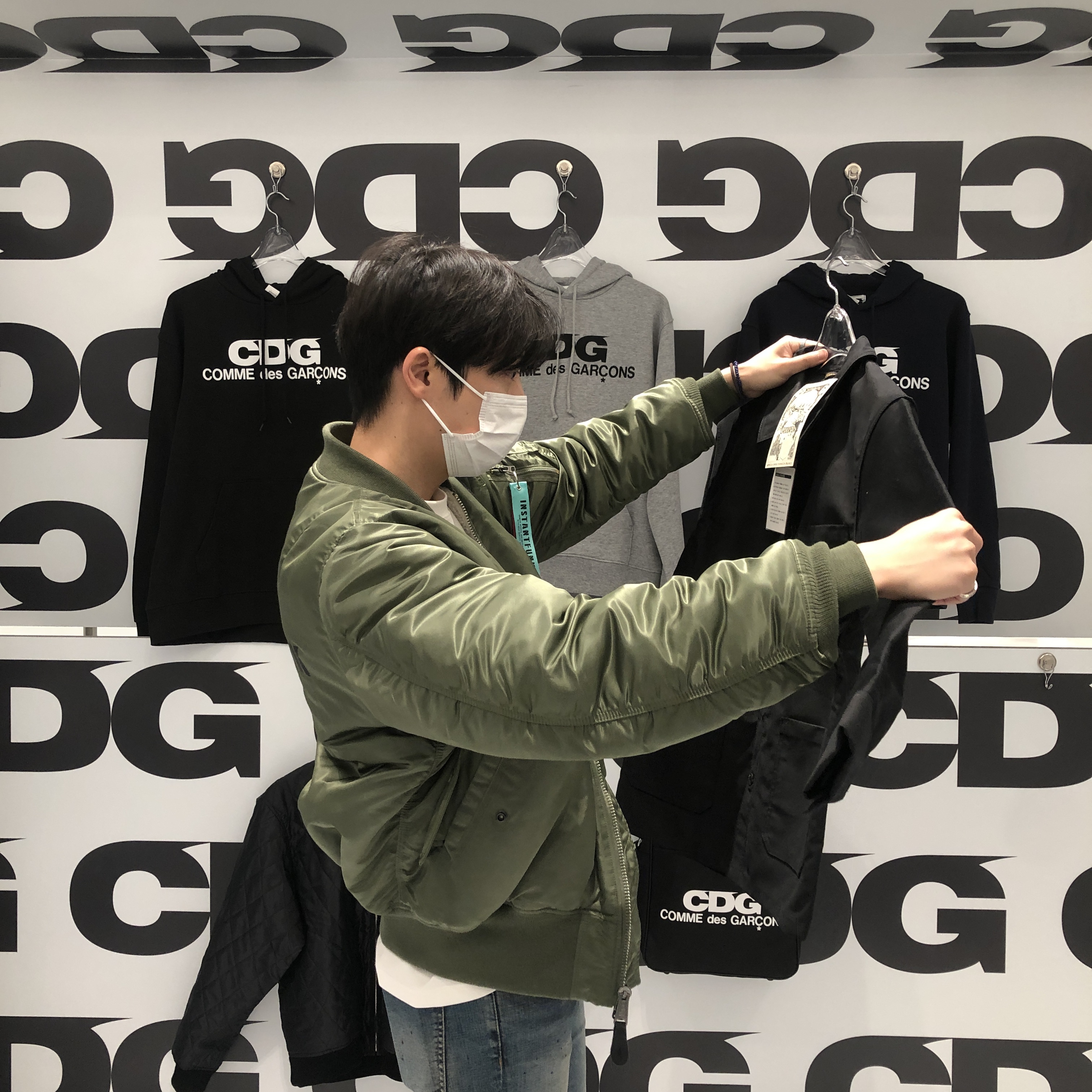 CDG x Stussy Coach Jacket Black 착용 스타일