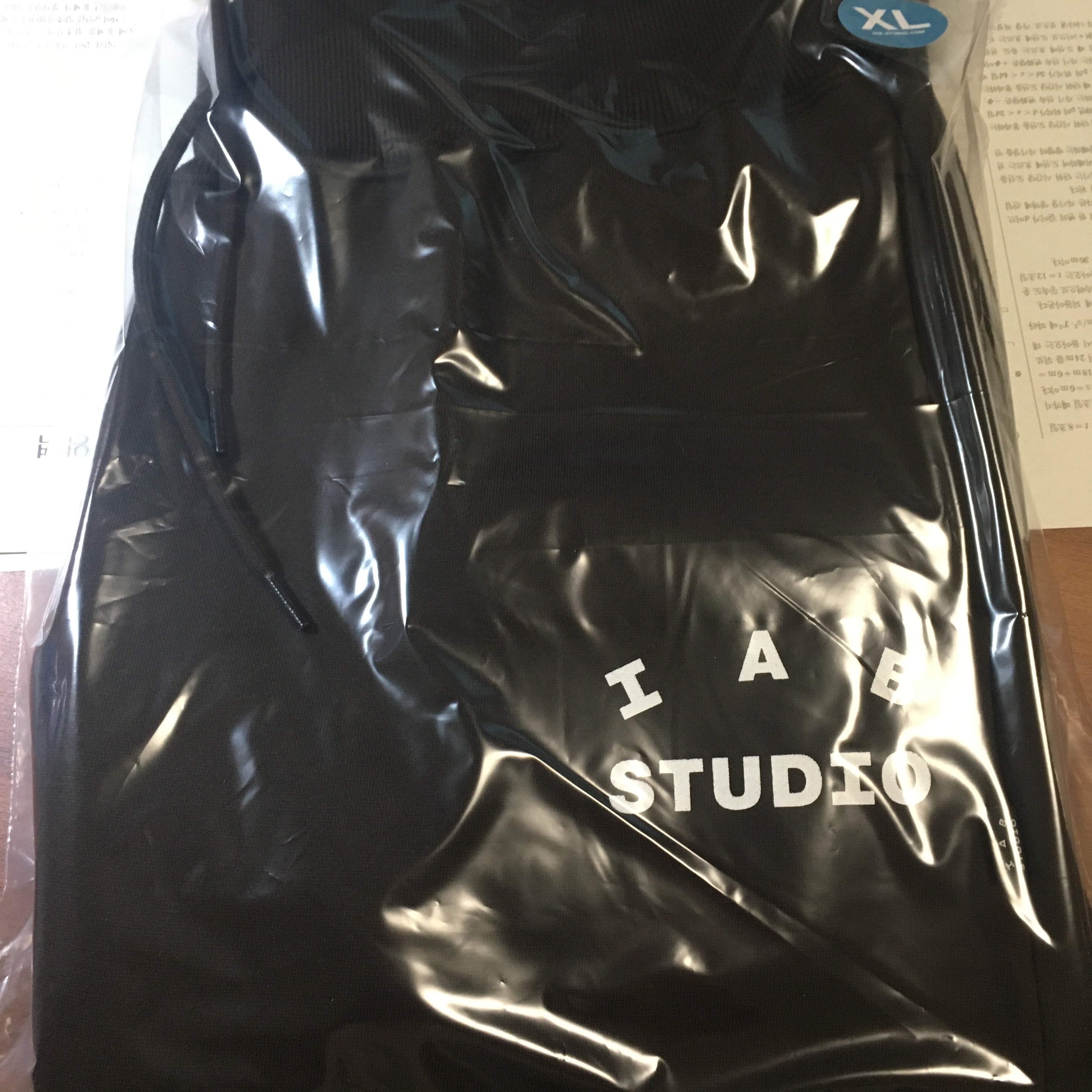 IAB Studio Sweatpants Brown 착용 스타일