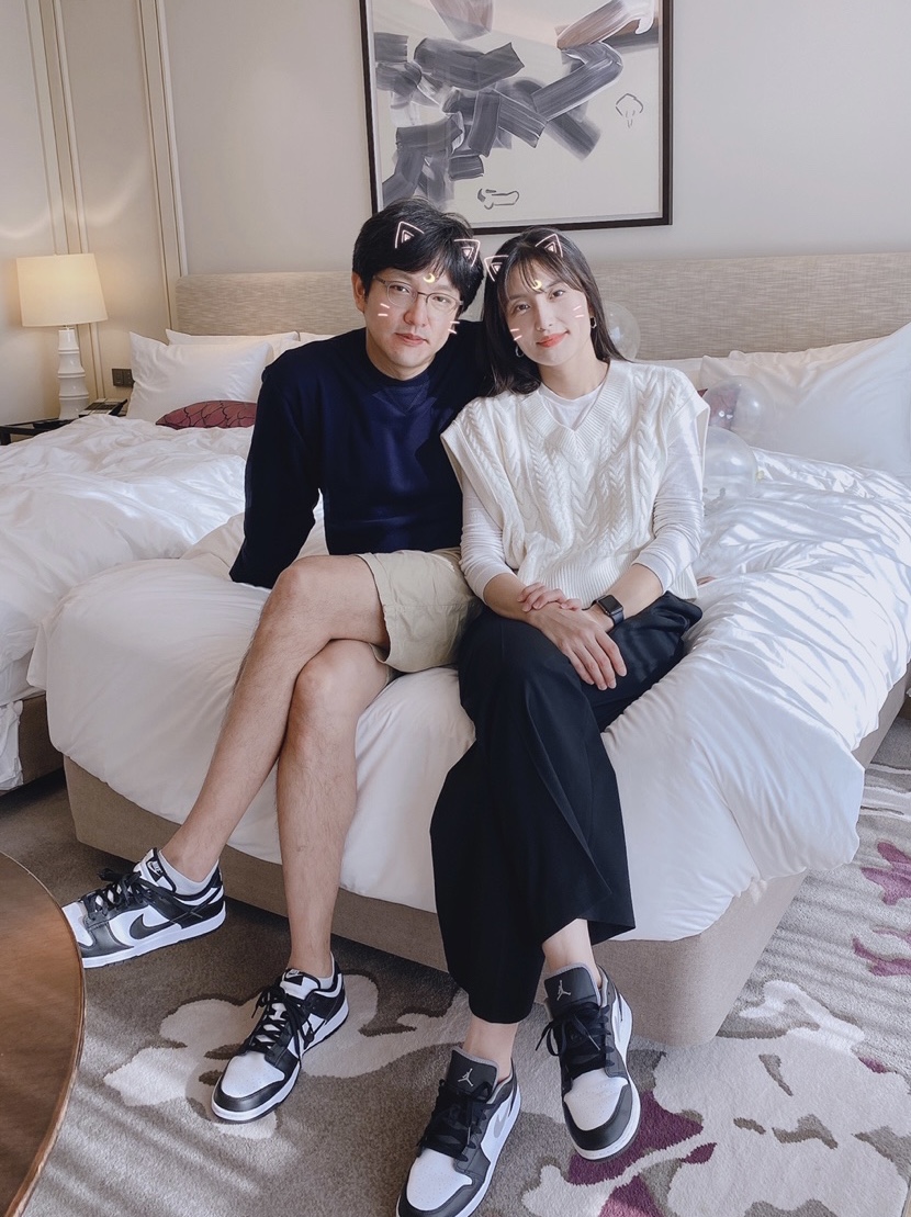 Nike Dunk Low Retro Black, (GS) Jordan 1 Low Black Particle Grey 착용 스타일