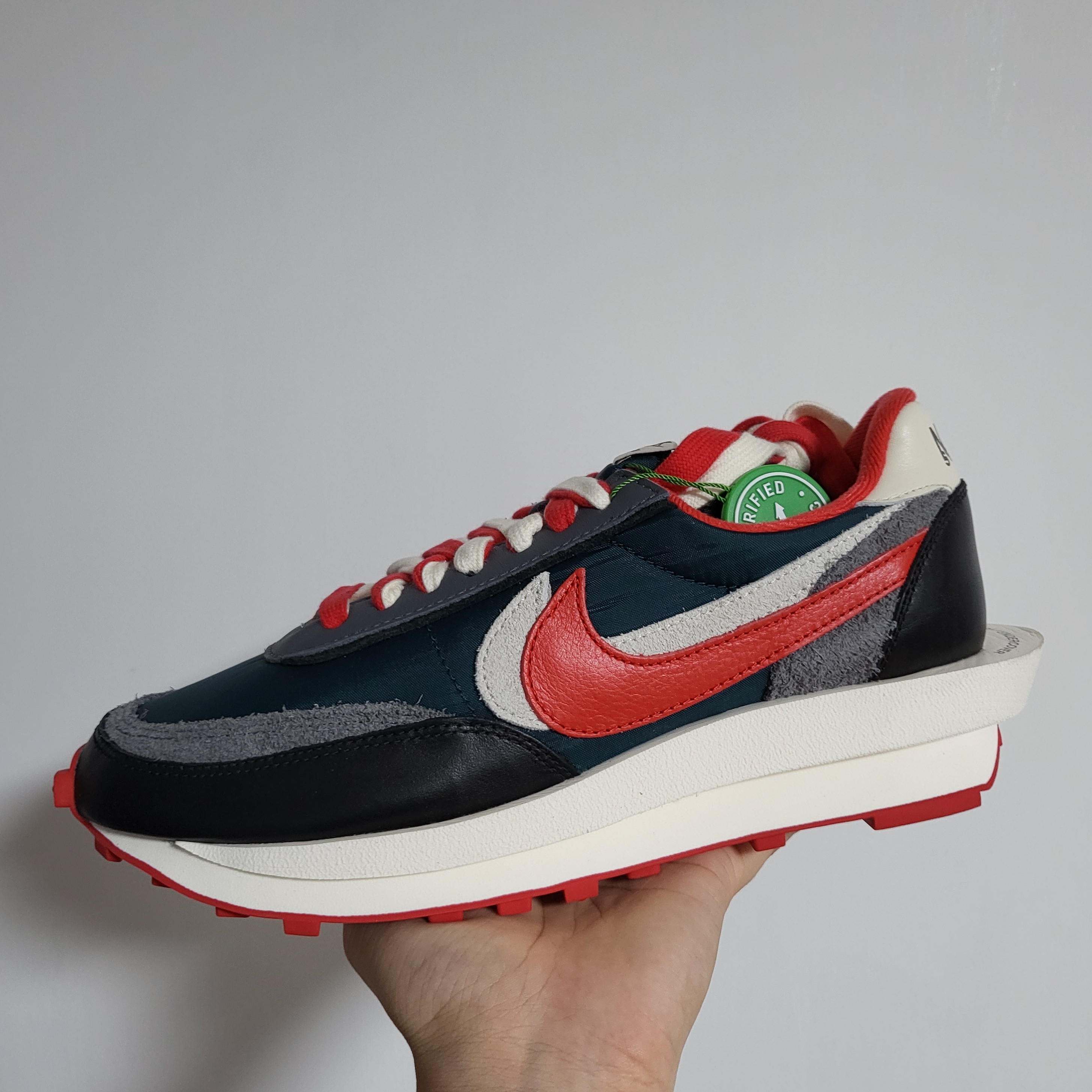 Nike x Sacai x Undercover LDWaffle Midnight Spruce University Red 착용 스타일
