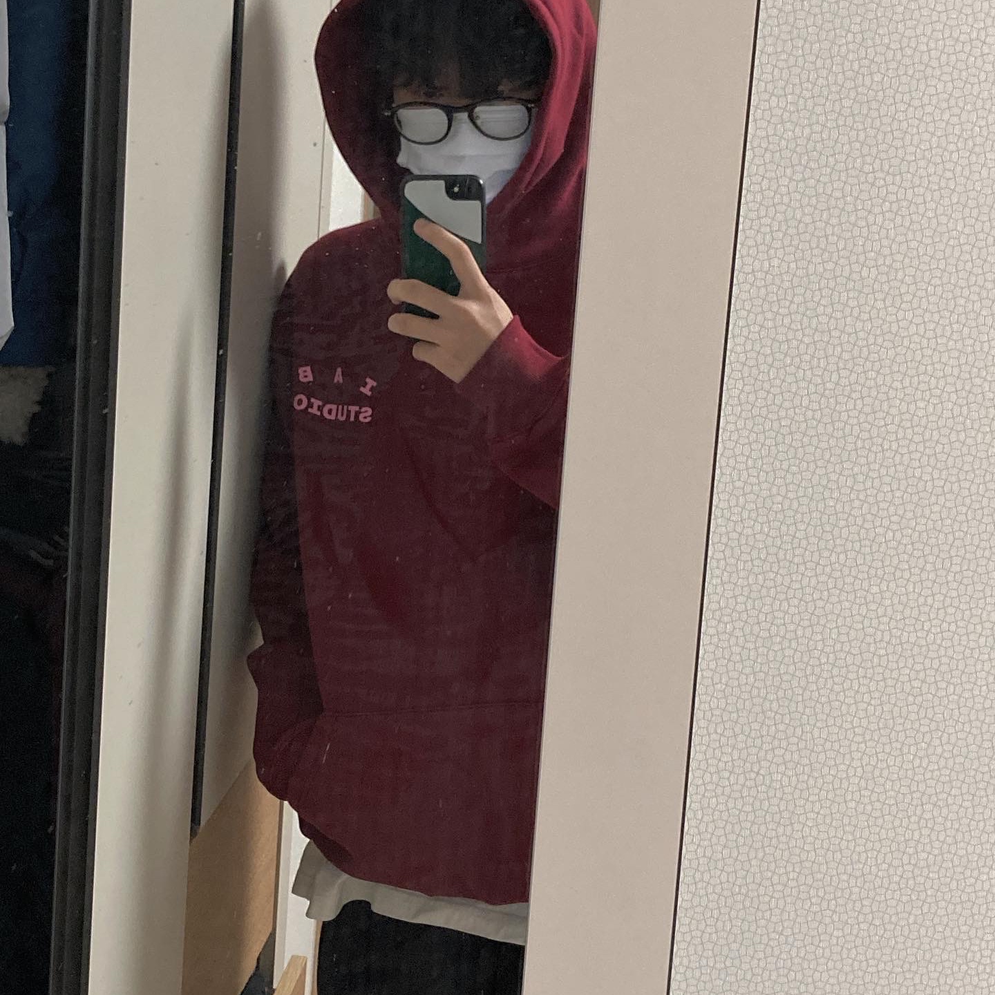 IAB Studio Hoodie Raspberry 착용 스타일 - 1