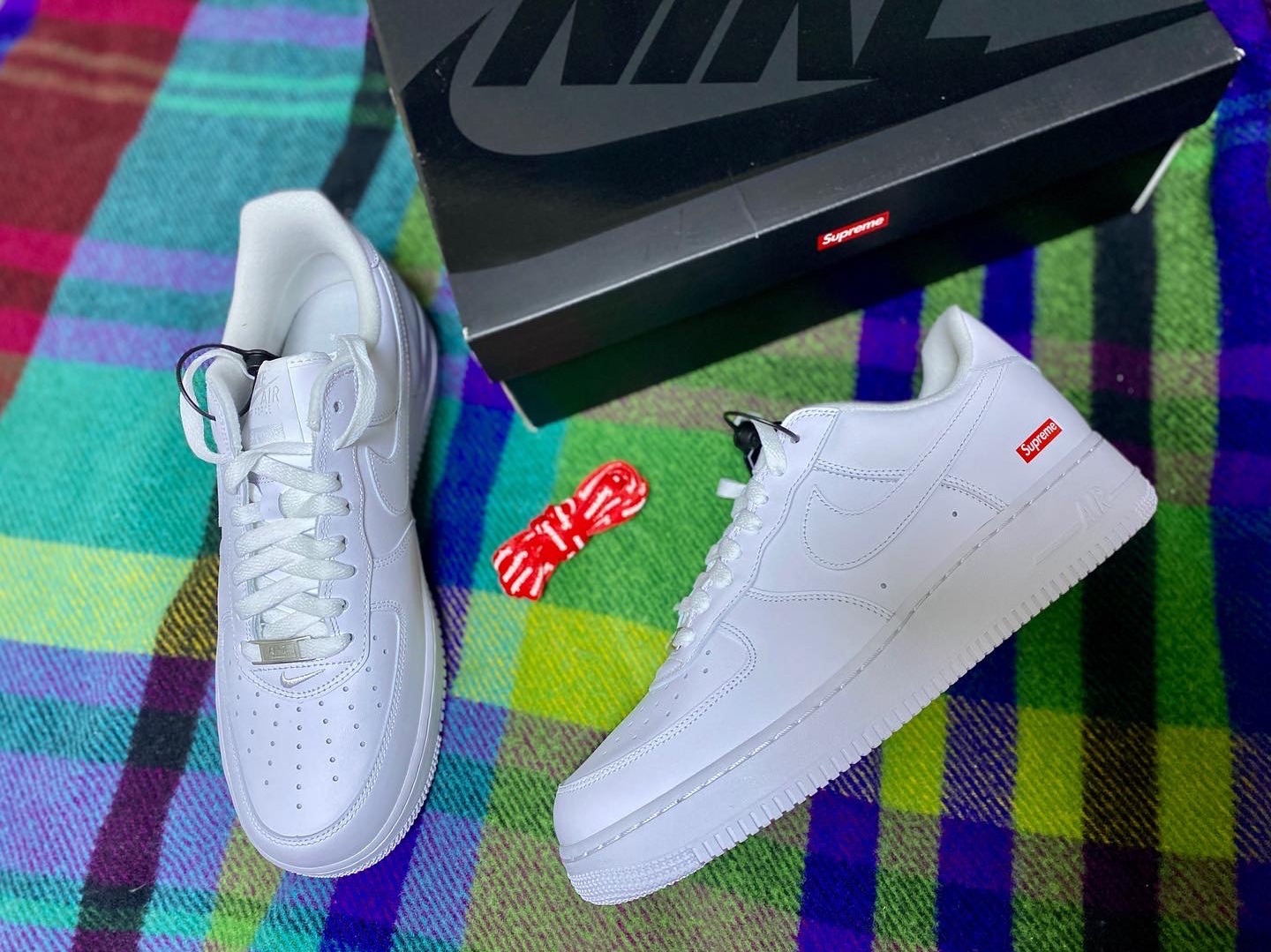 Nike x Supreme Air Force 1 Low White 착용 스타일 - 1