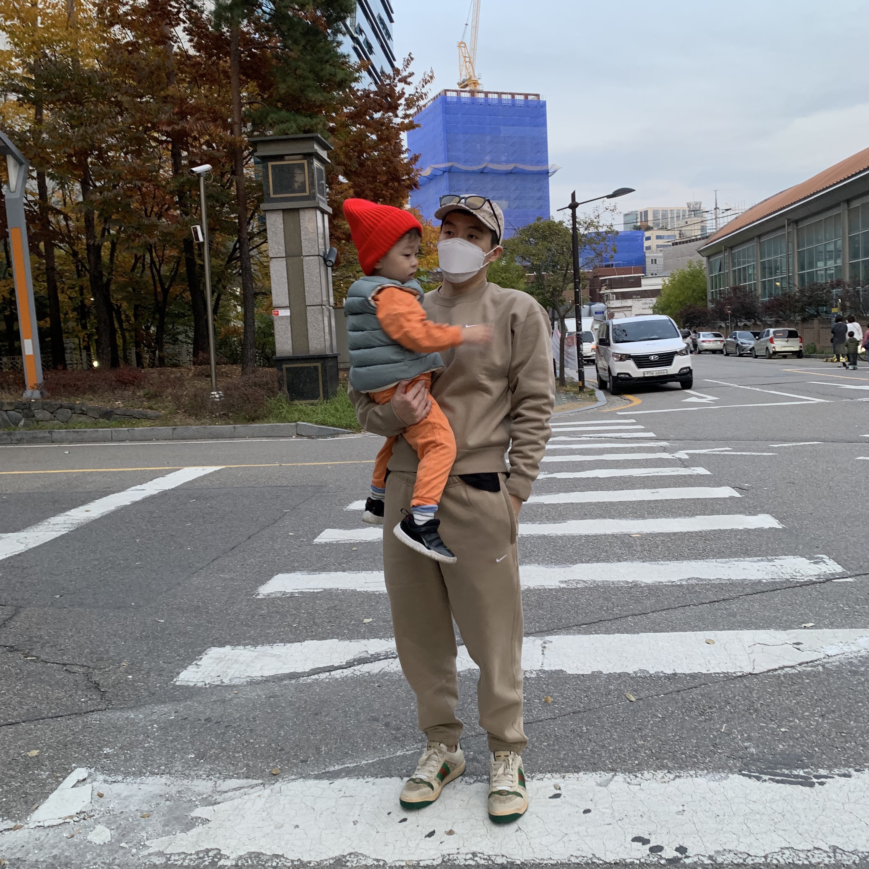 Gucci Screener GG Canvas Distressed Sneakers, Nike NRG Solo Swoosh Crew Fleece Khaki - Asia 착용 스타일 - 2